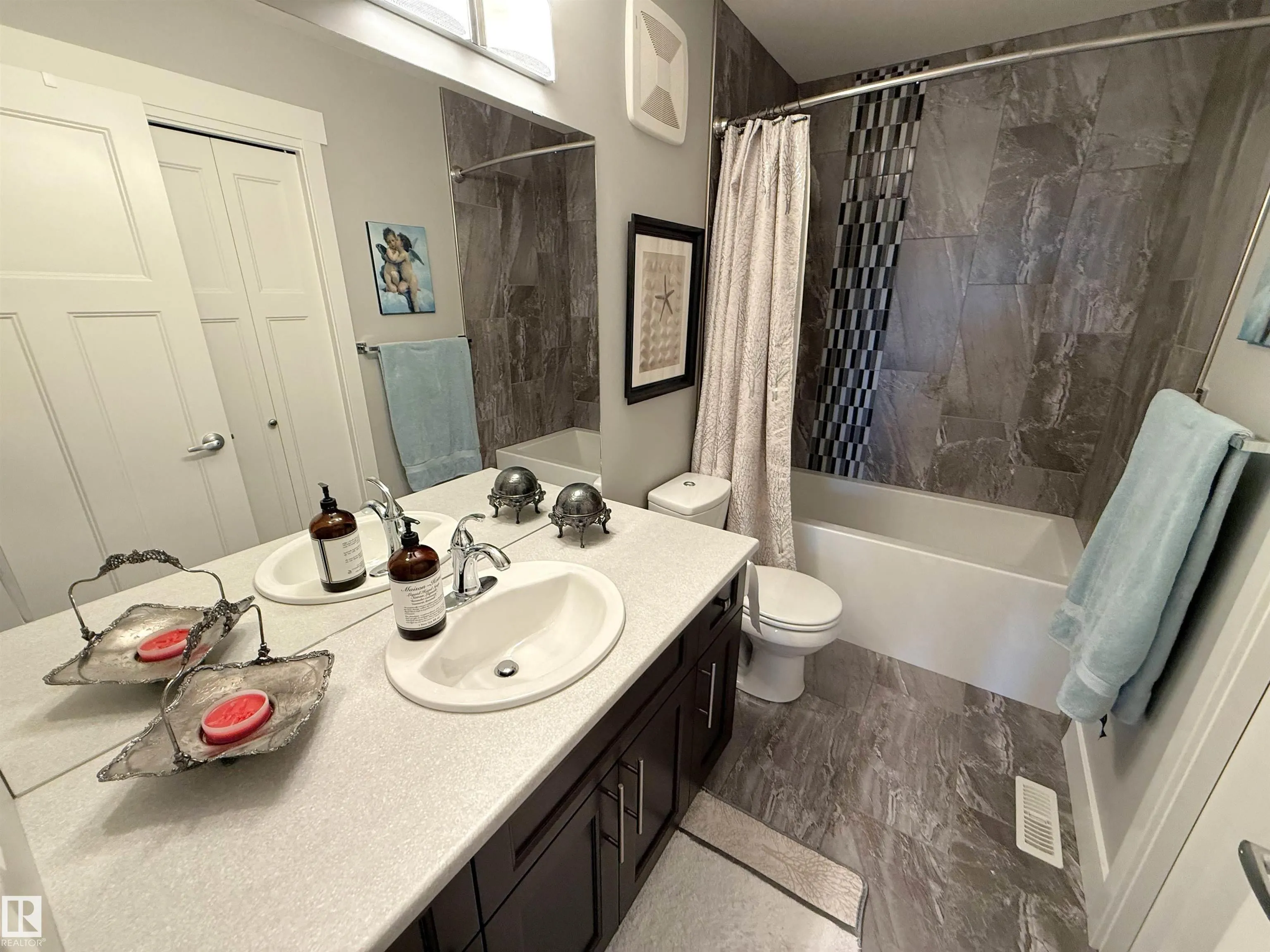 1186 GENESIS LAKE Boulevard