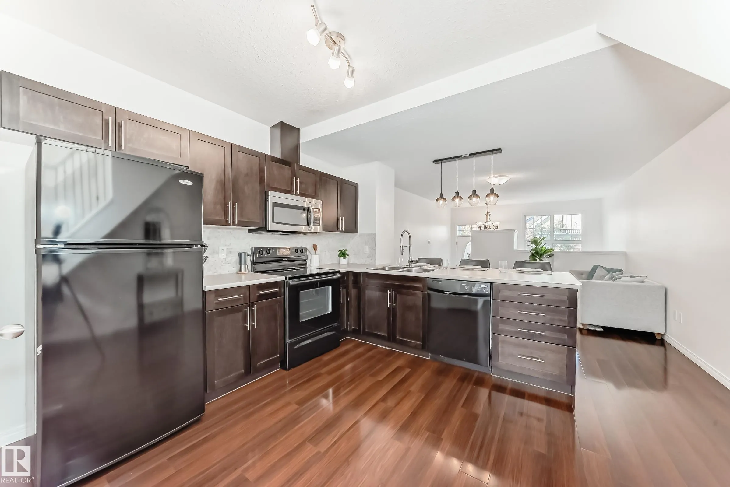 1623 Towne Centre Boulevard