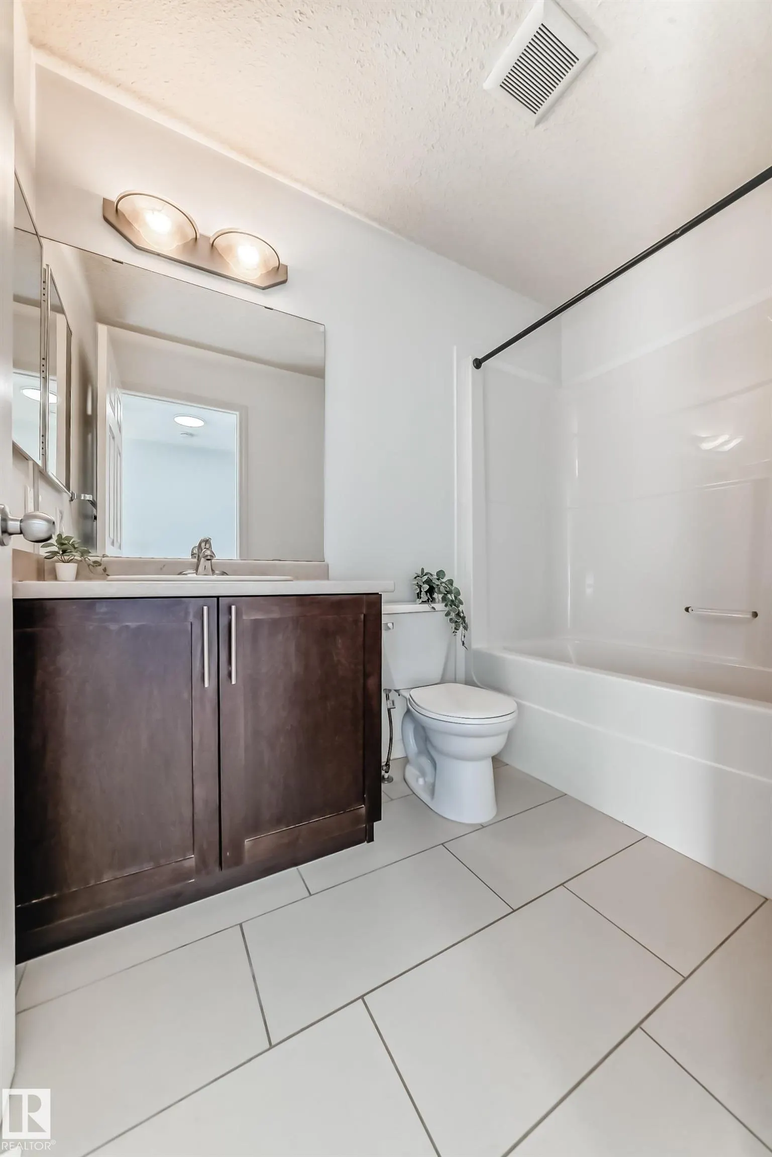 1623 Towne Centre Boulevard