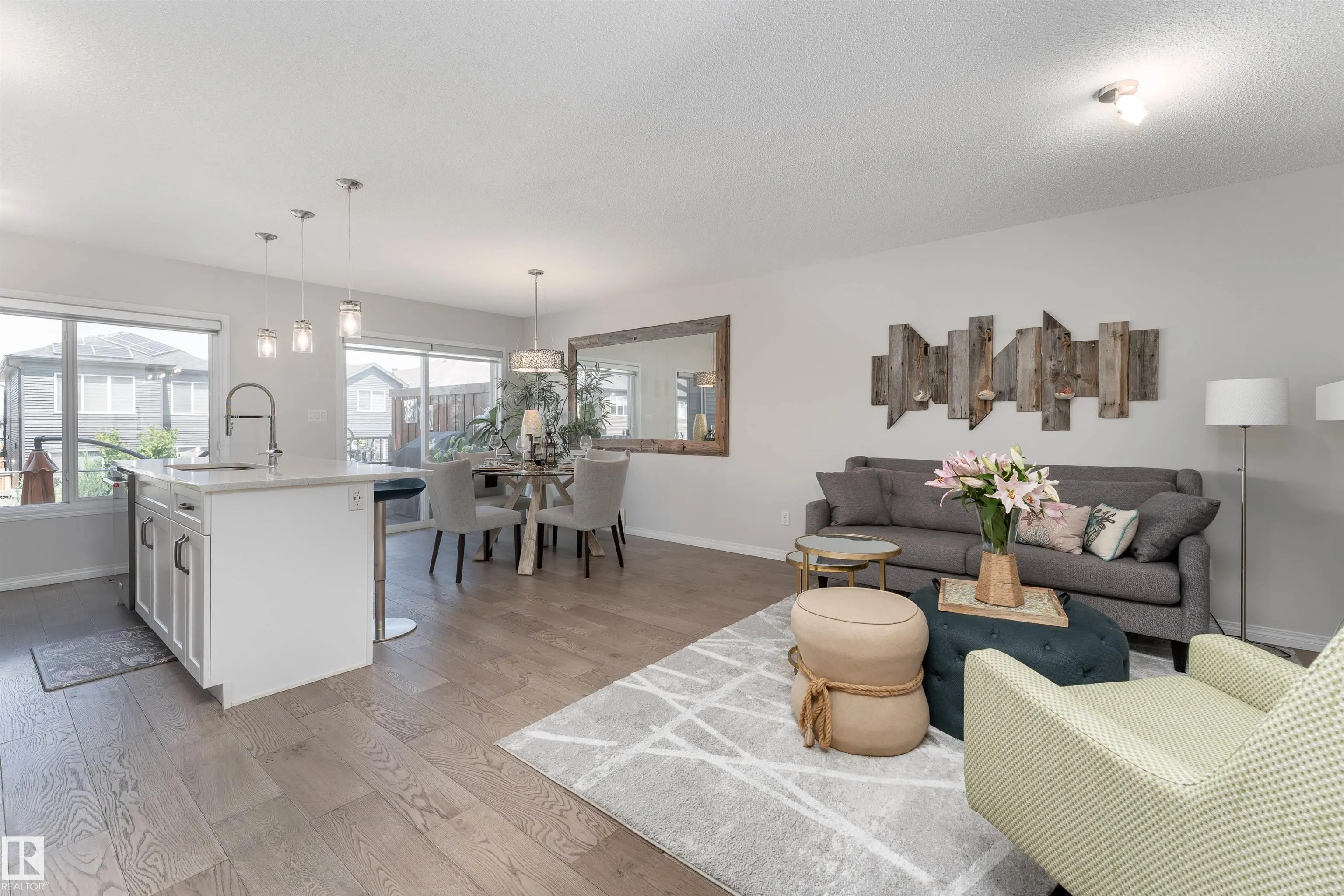 2104 PRICE LANDING Landing