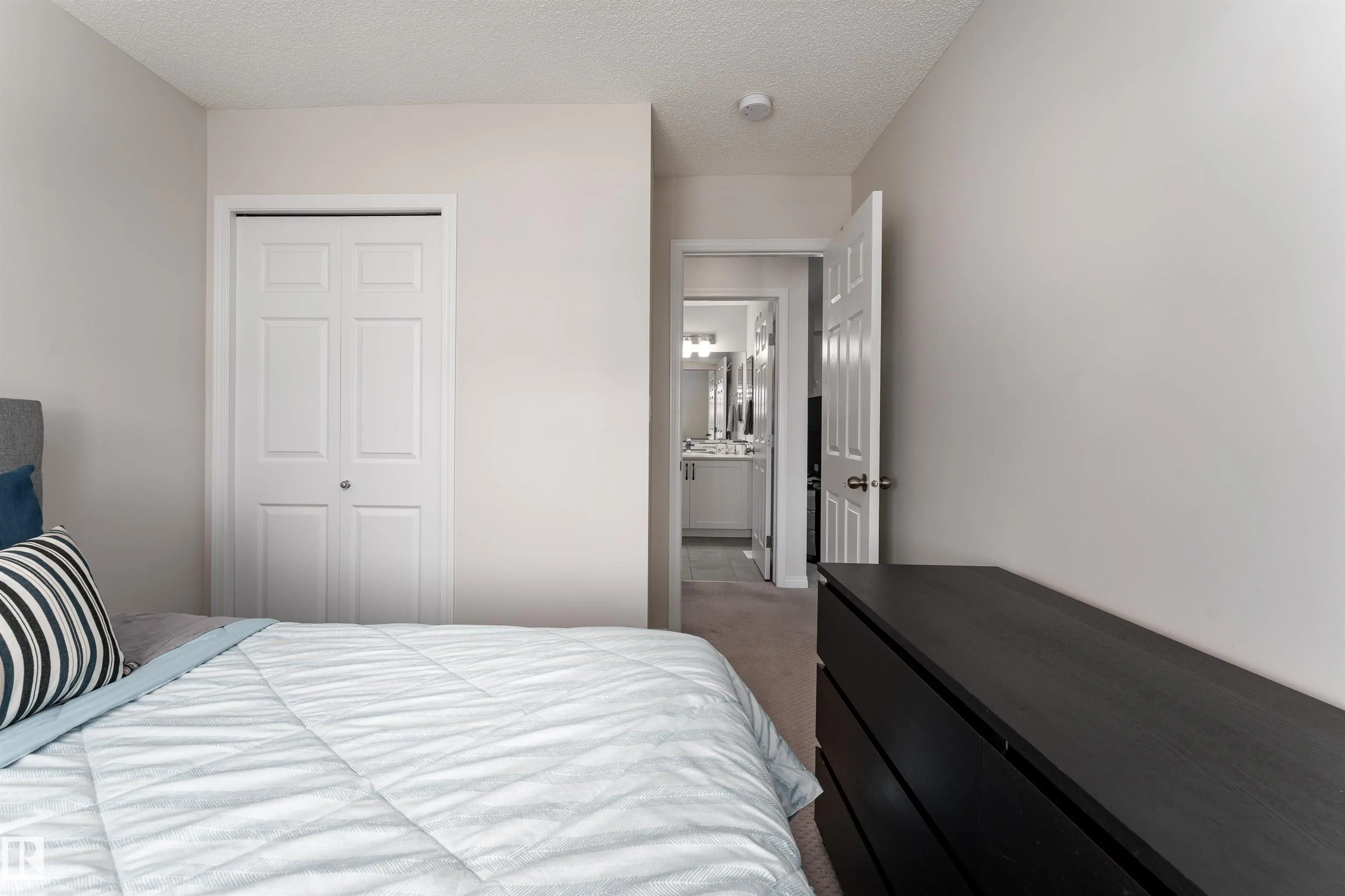 2104 PRICE LANDING Landing