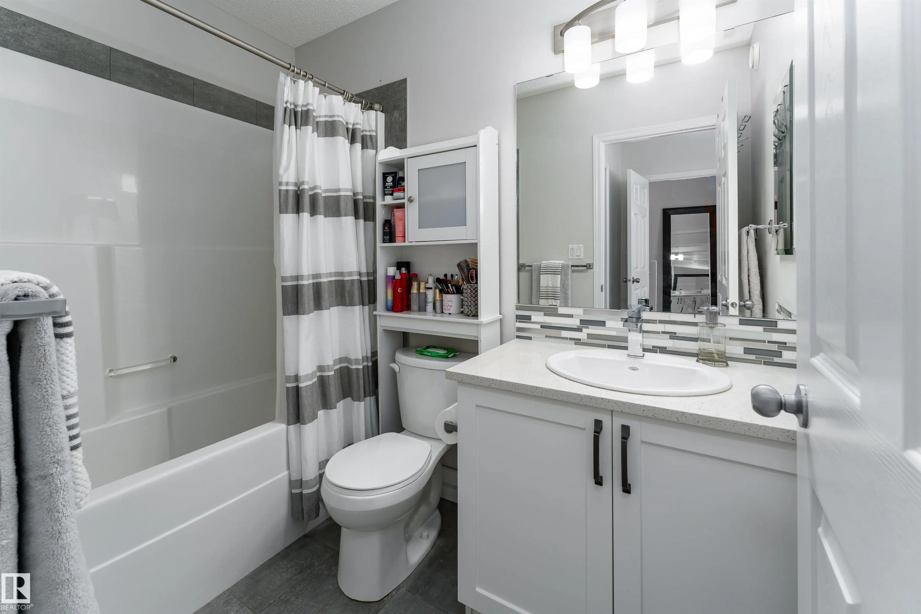 2104 PRICE LANDING Landing