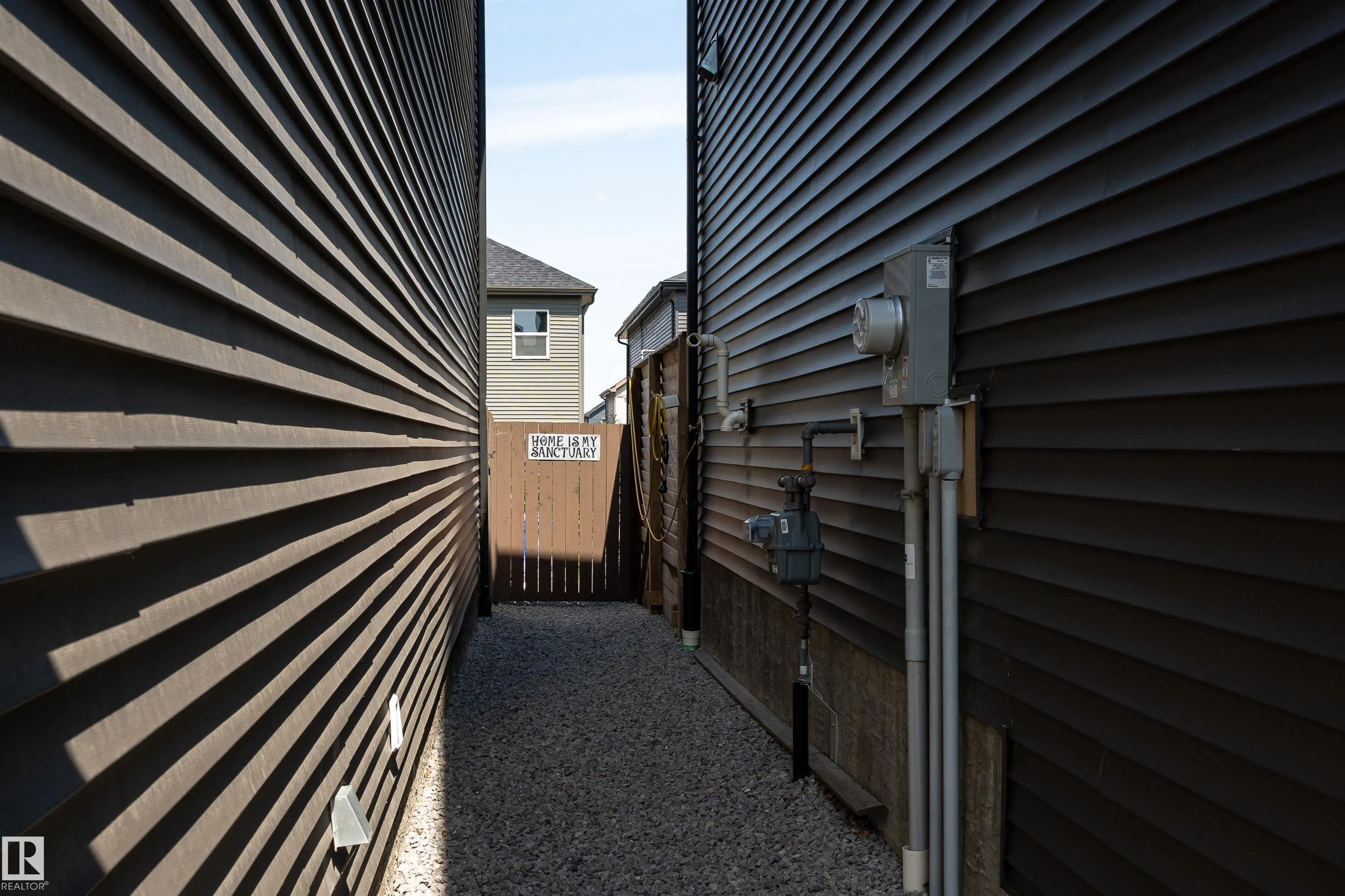 2104 PRICE LANDING Landing