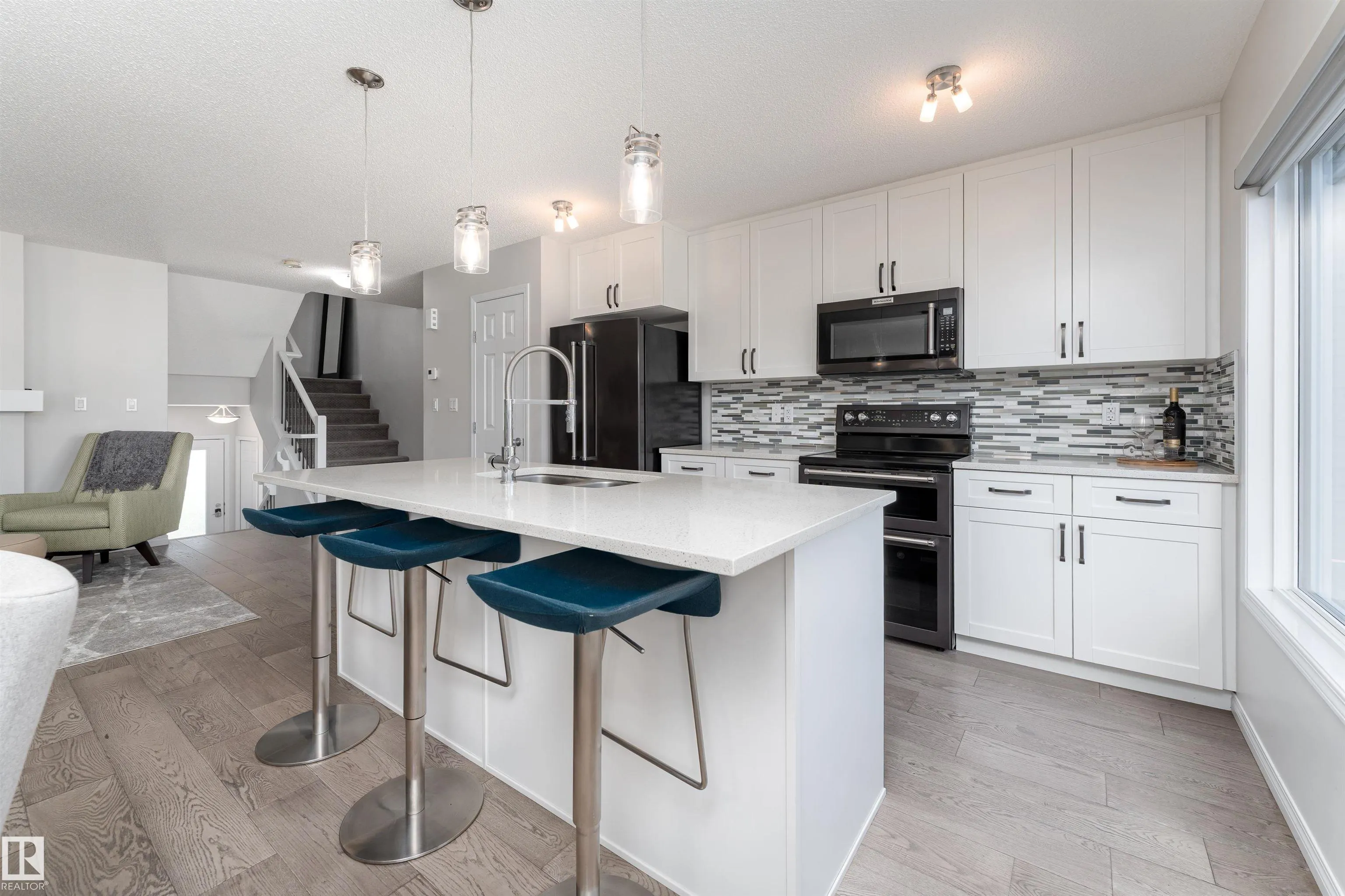 2104 PRICE LANDING Landing