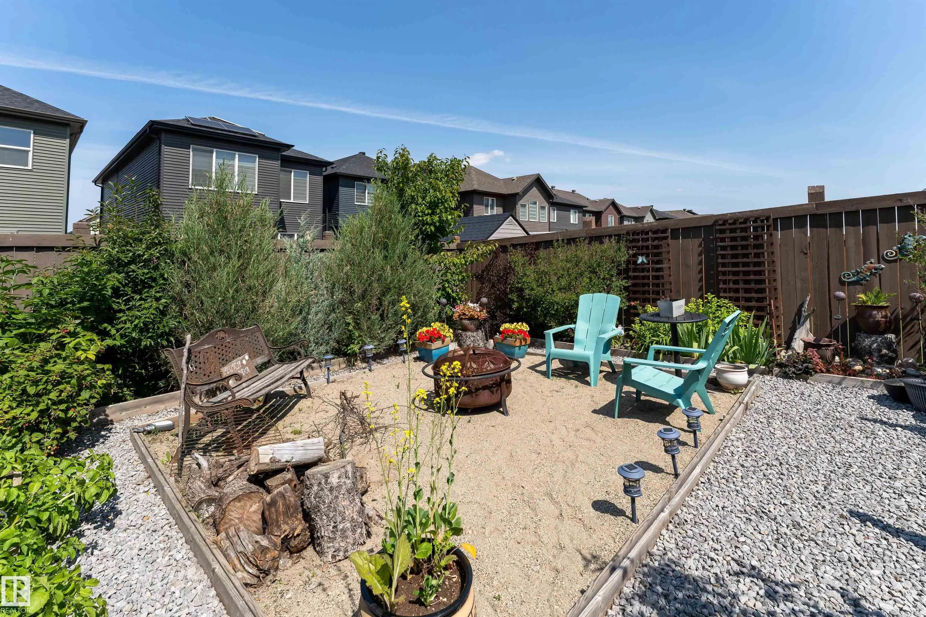 2104 PRICE LANDING Landing