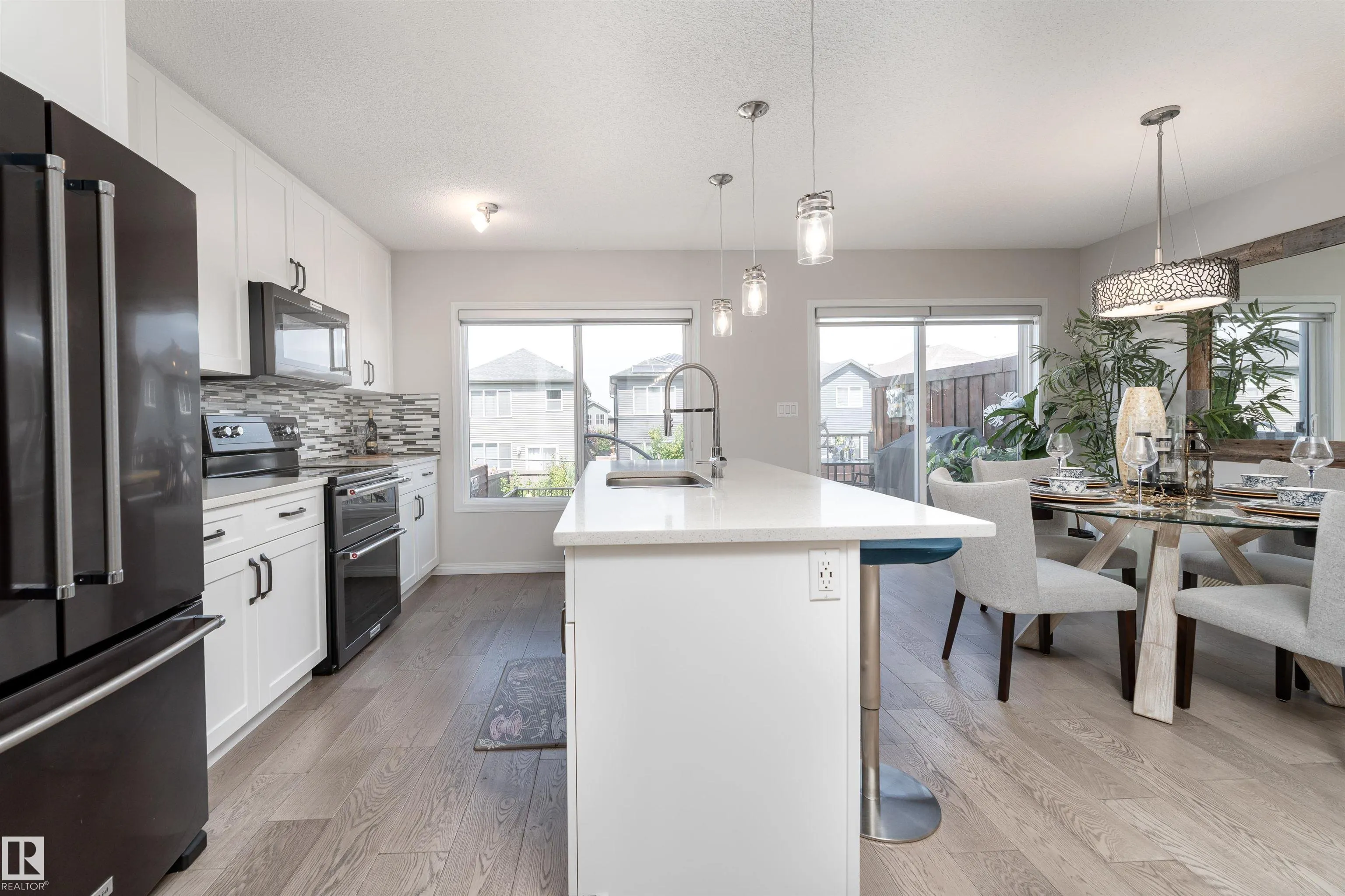 2104 PRICE LANDING Landing