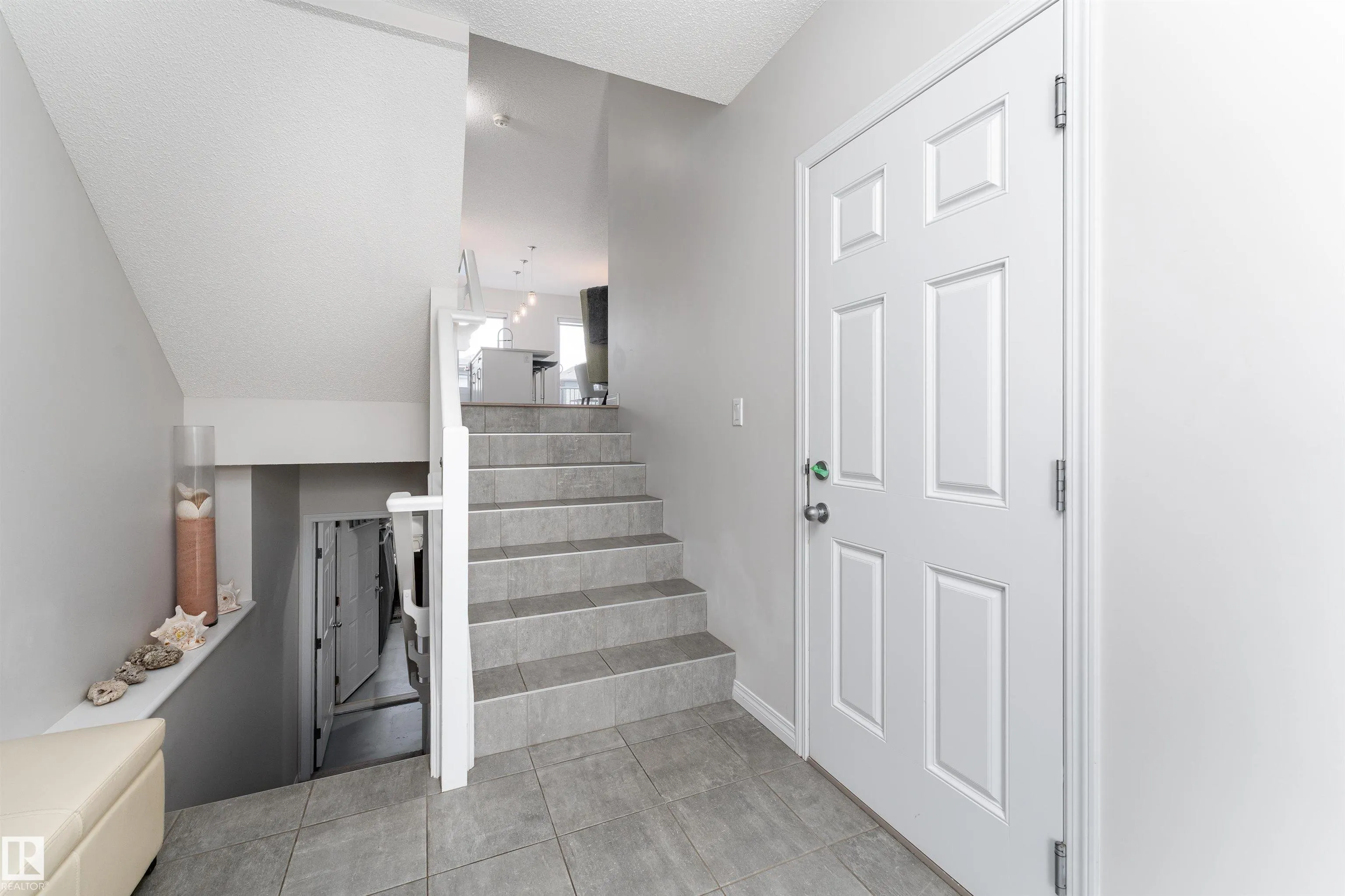 2104 PRICE LANDING Landing