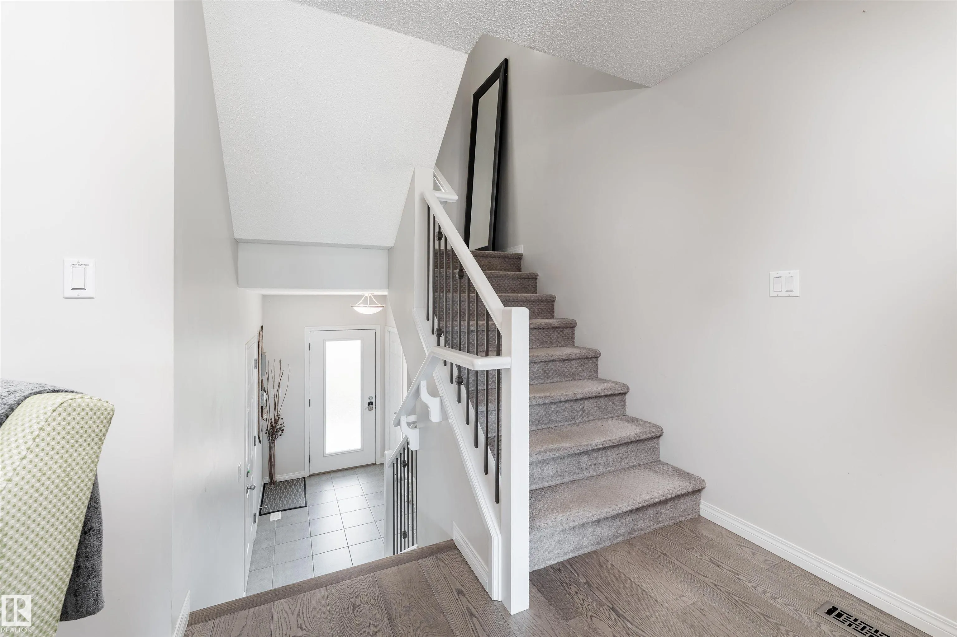 2104 PRICE LANDING Landing