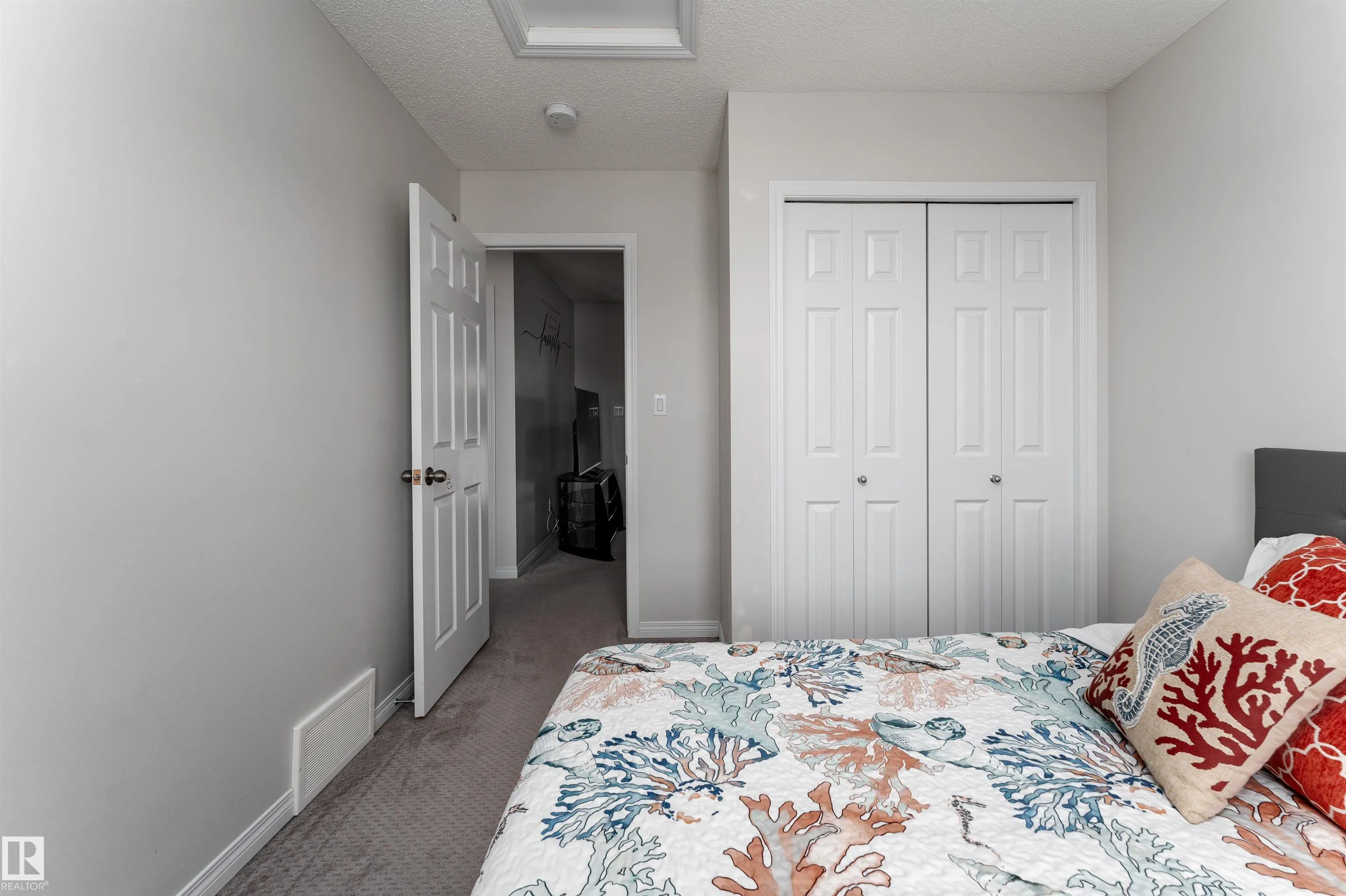 2104 PRICE LANDING Landing