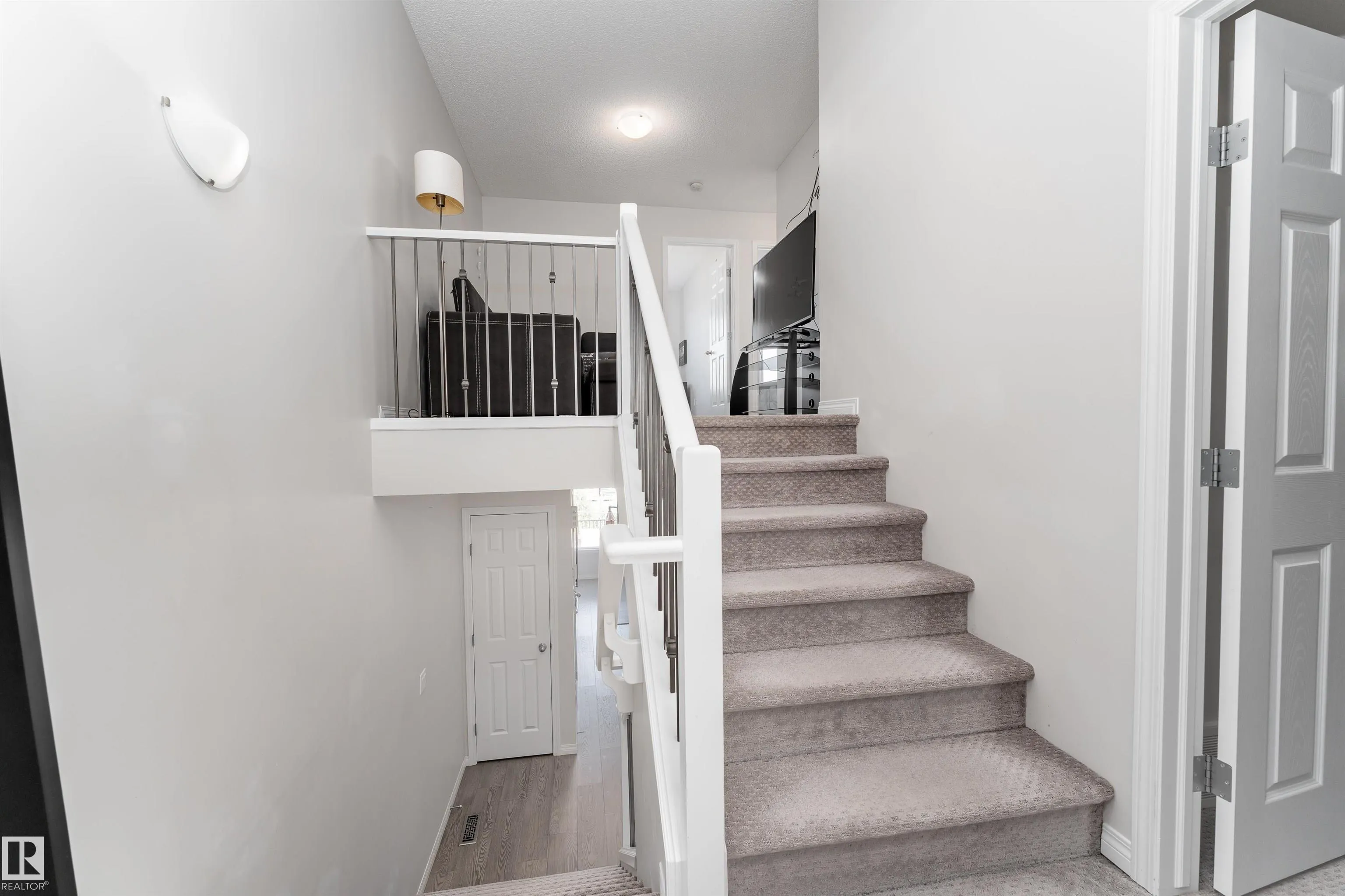 2104 PRICE LANDING Landing