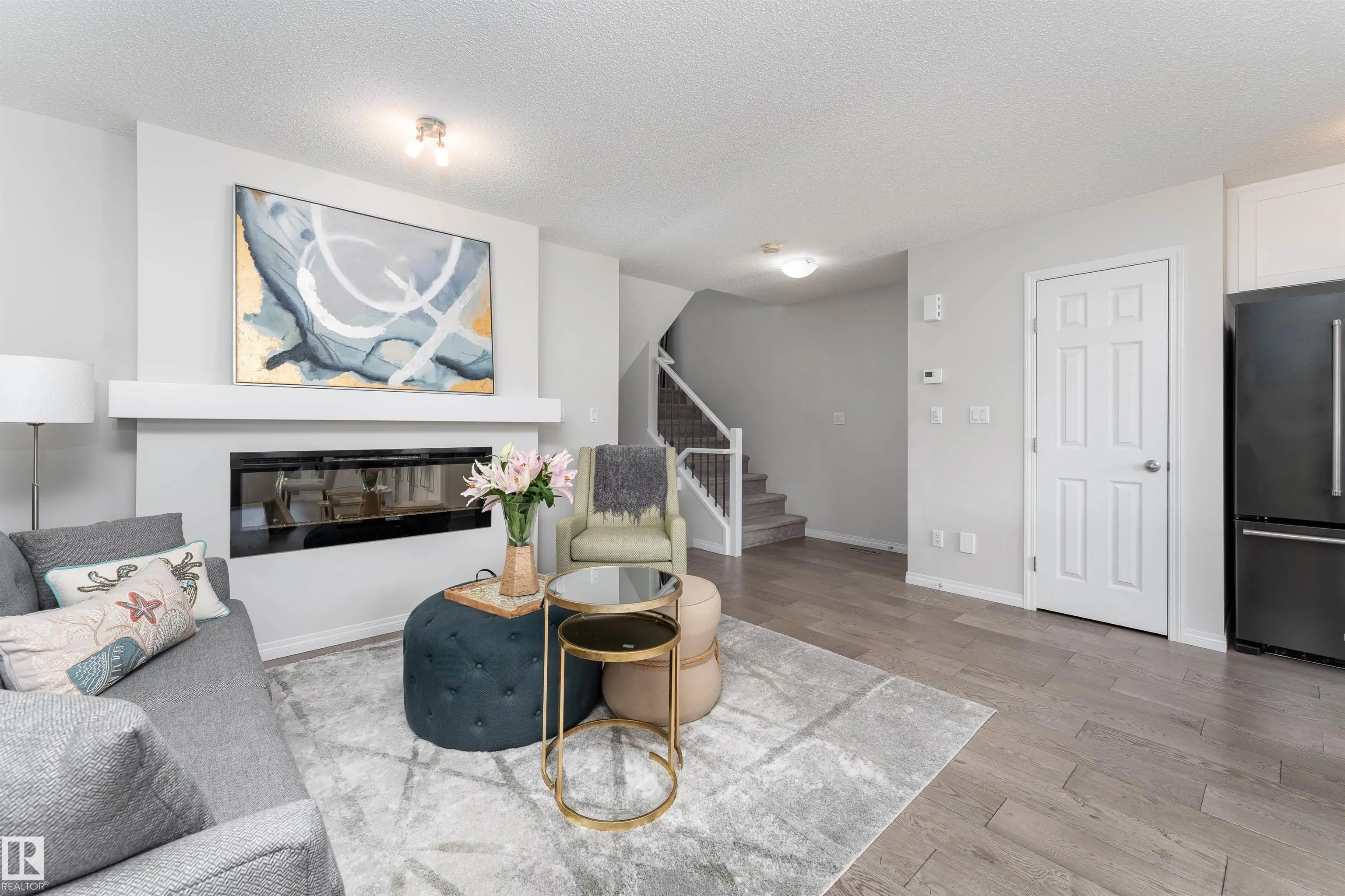 2104 PRICE LANDING Landing