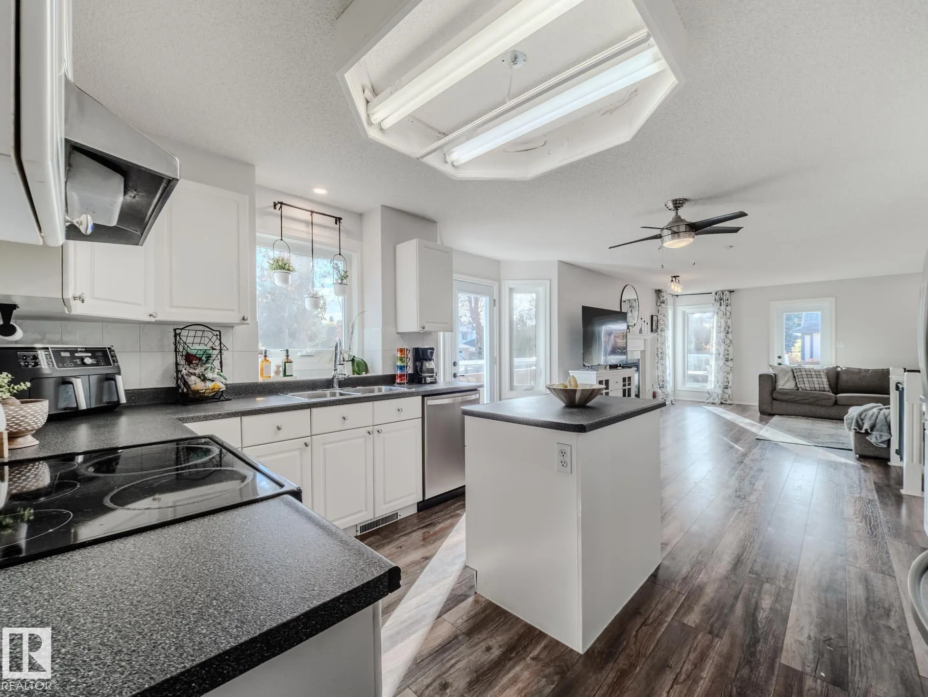 14 HERITAGE Boulevard