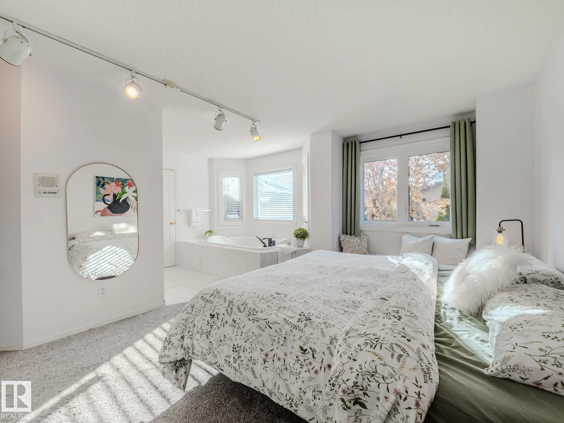 14 HERITAGE Boulevard