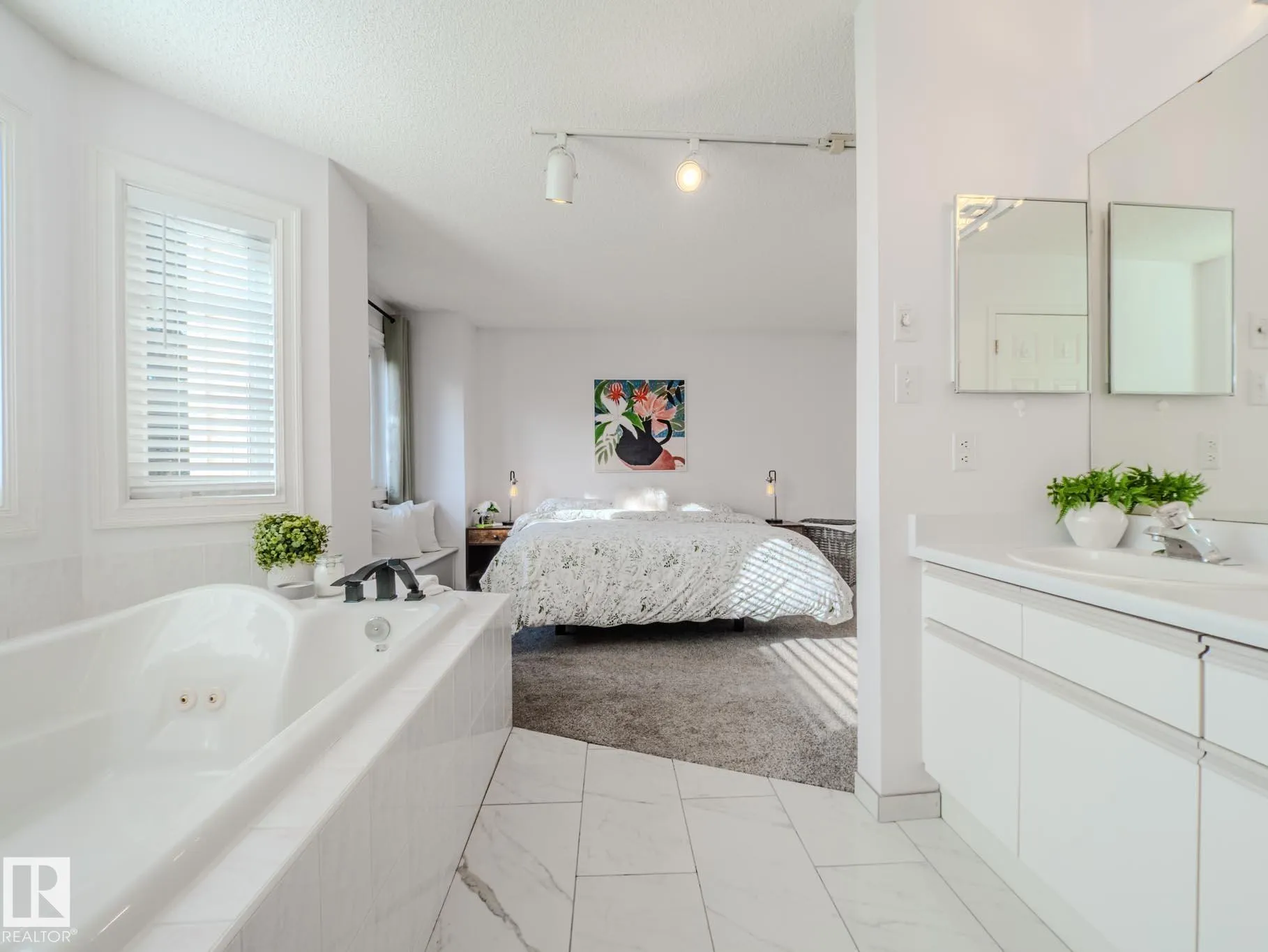 14 HERITAGE Boulevard