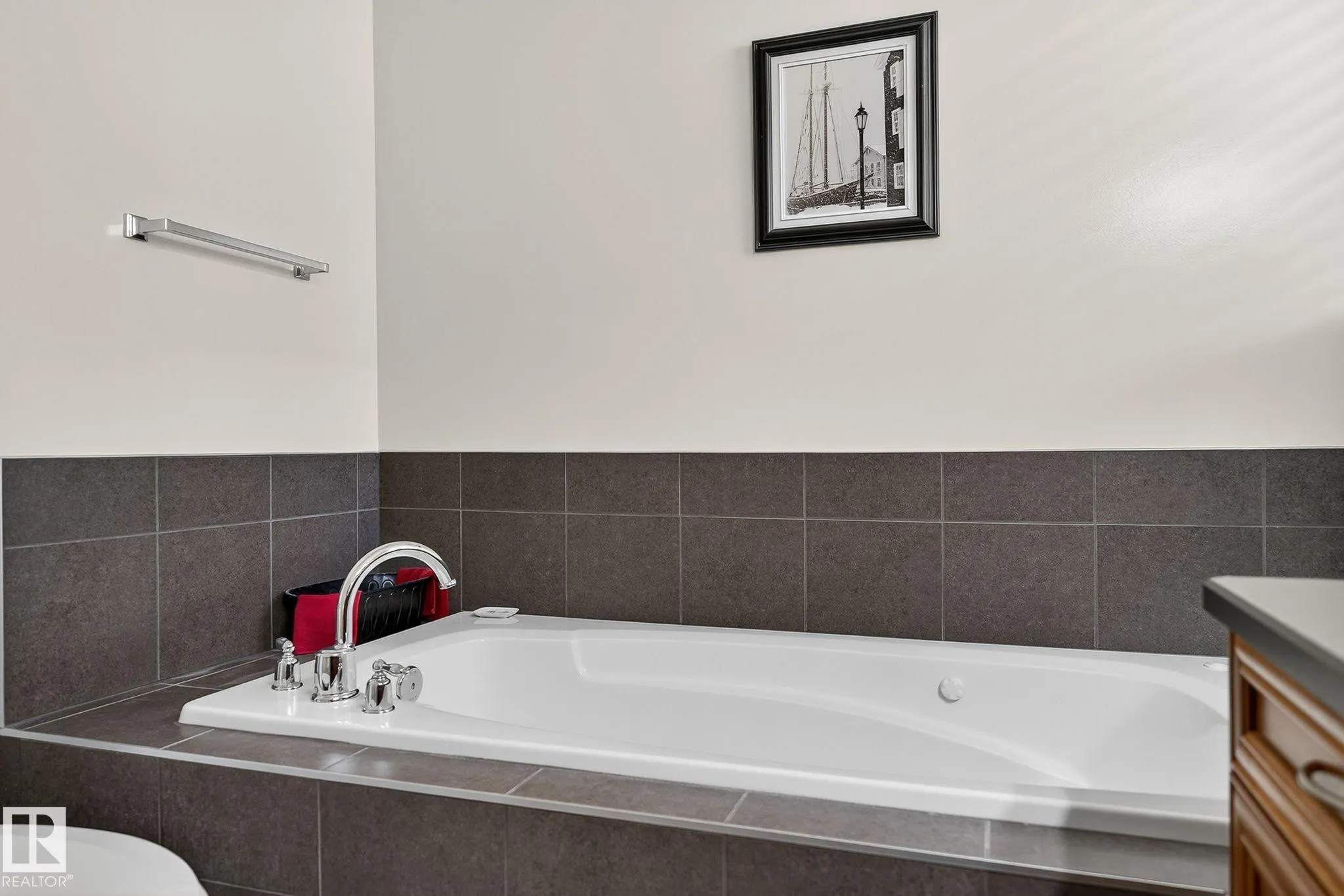 3719 MCLAY GREEN Green