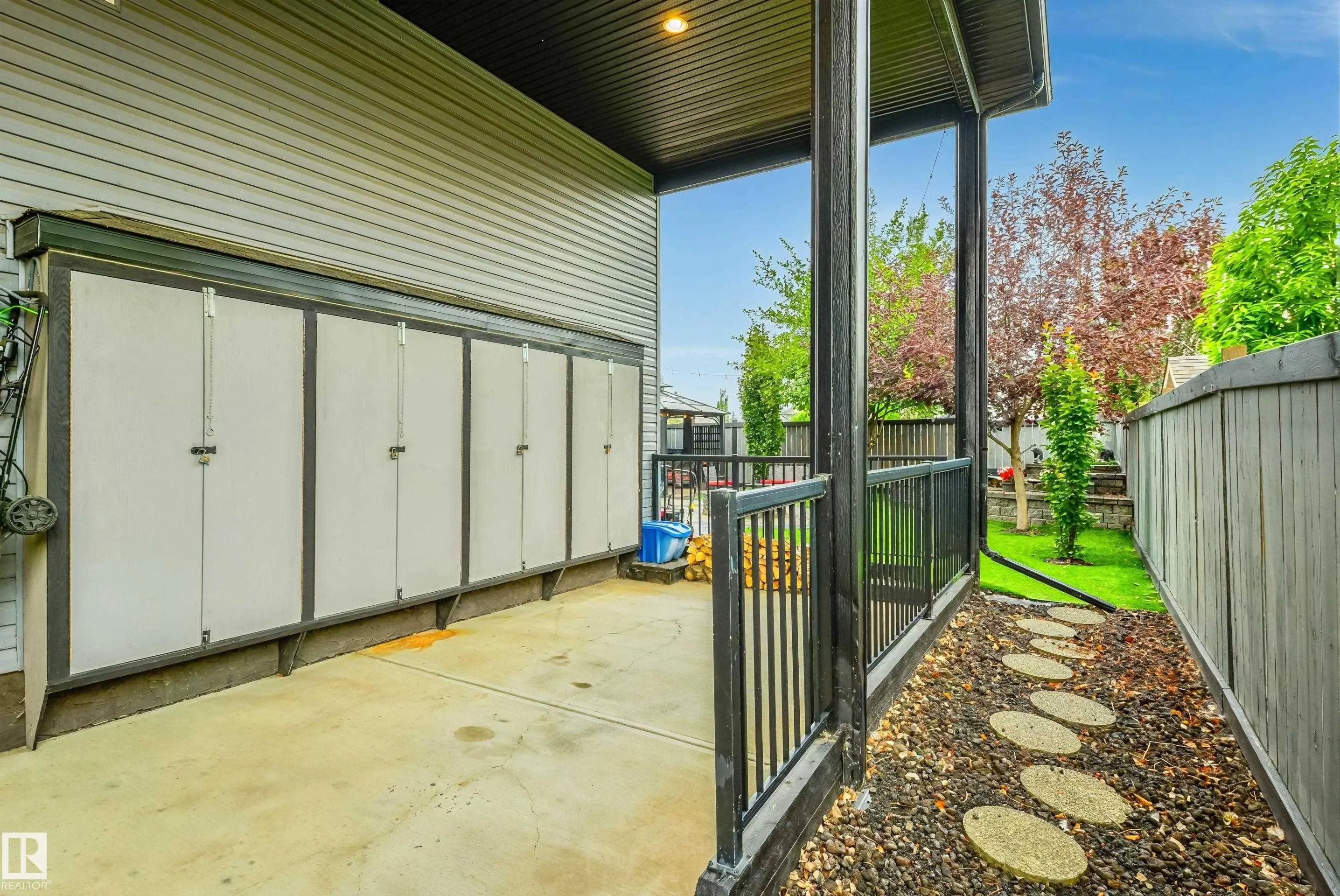 60 HUNTINGTON Crescent