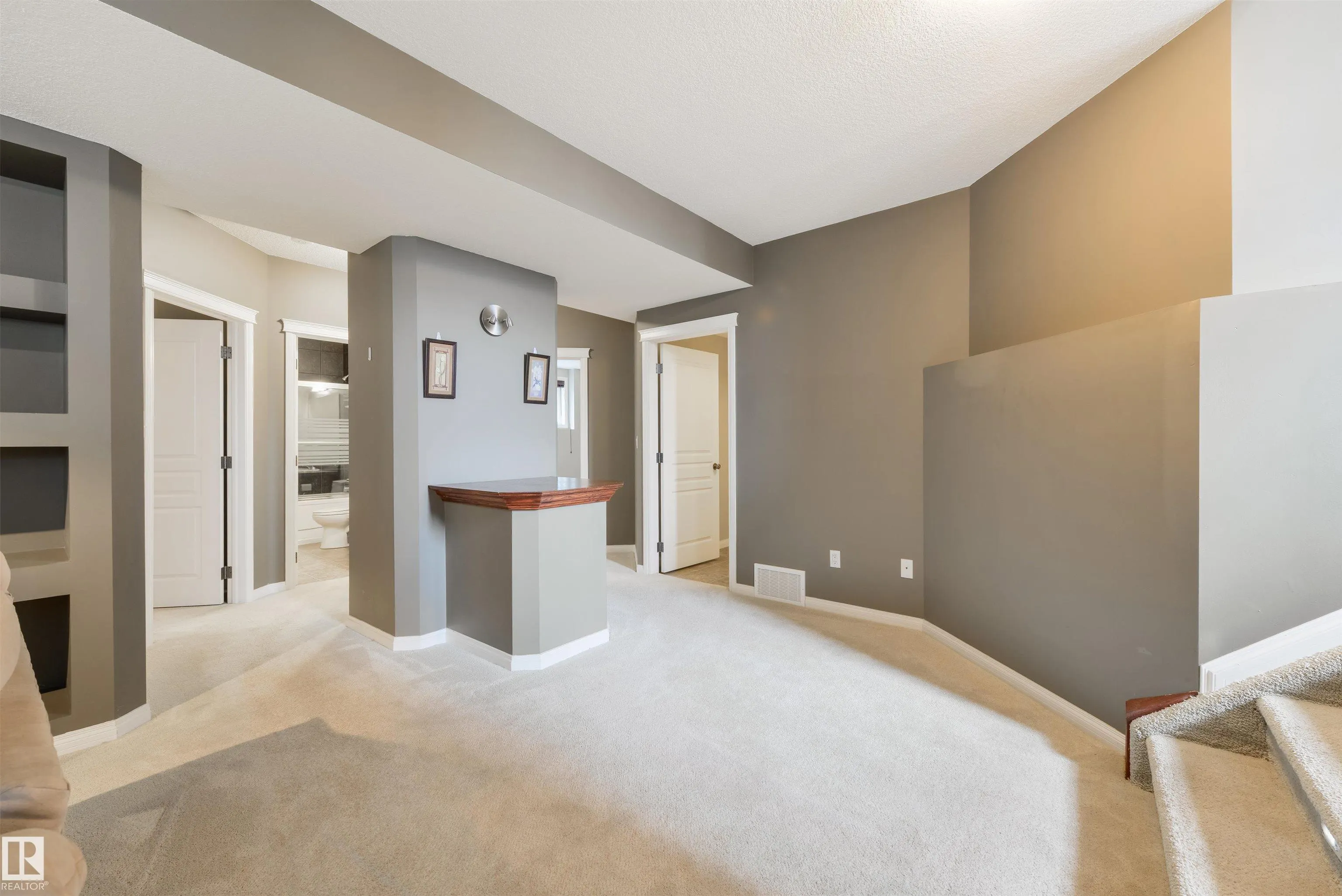 60 HUNTINGTON Crescent