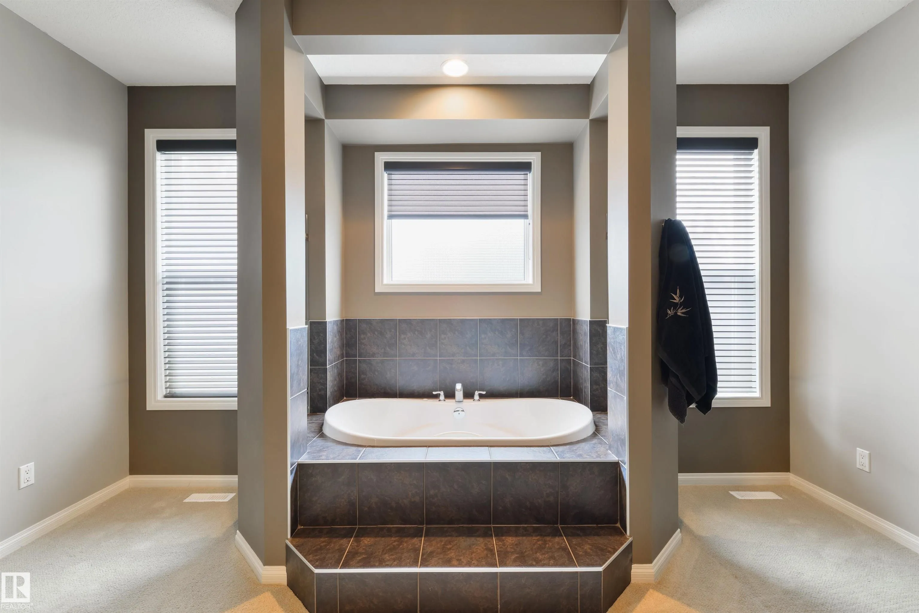 60 HUNTINGTON Crescent