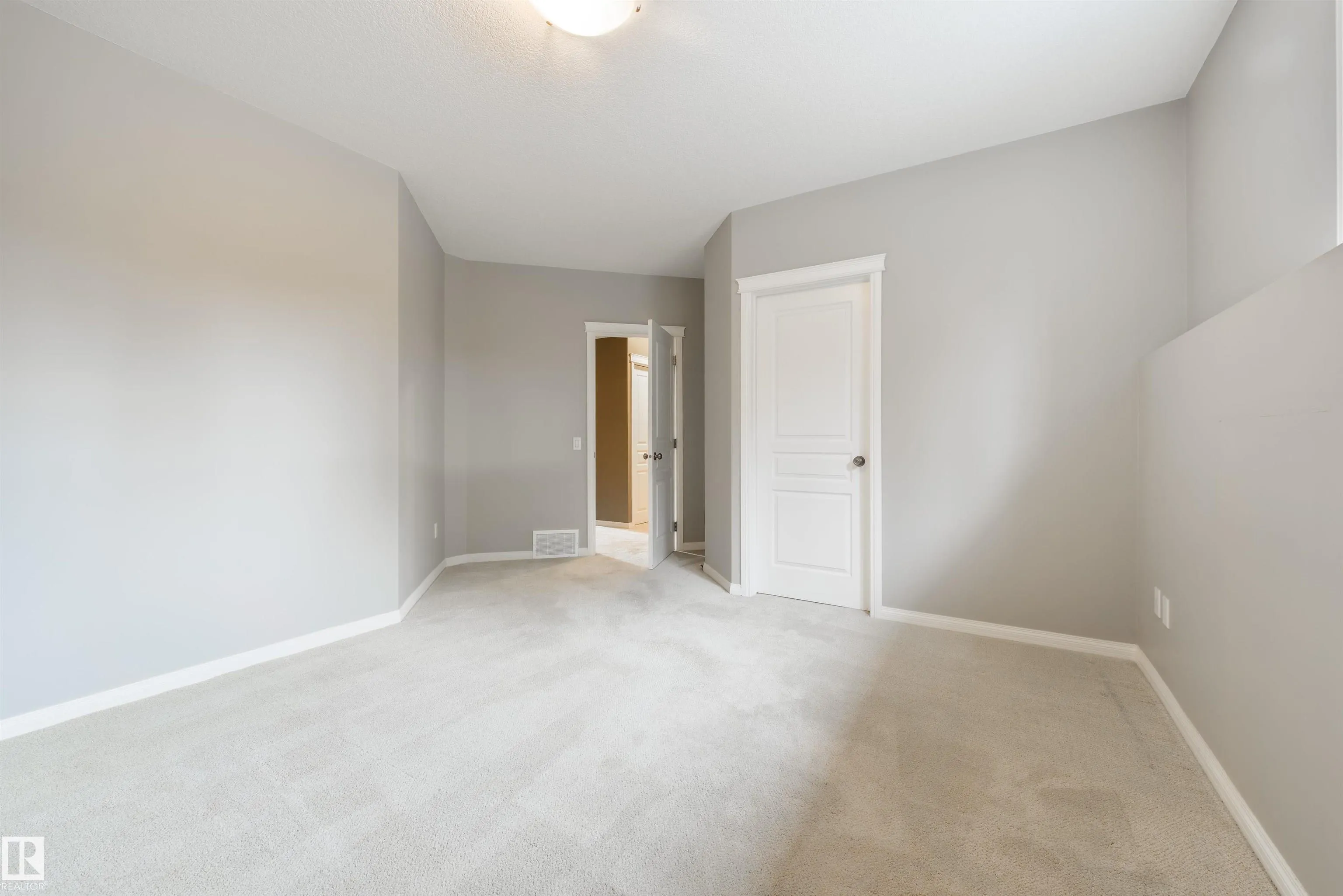 60 HUNTINGTON Crescent