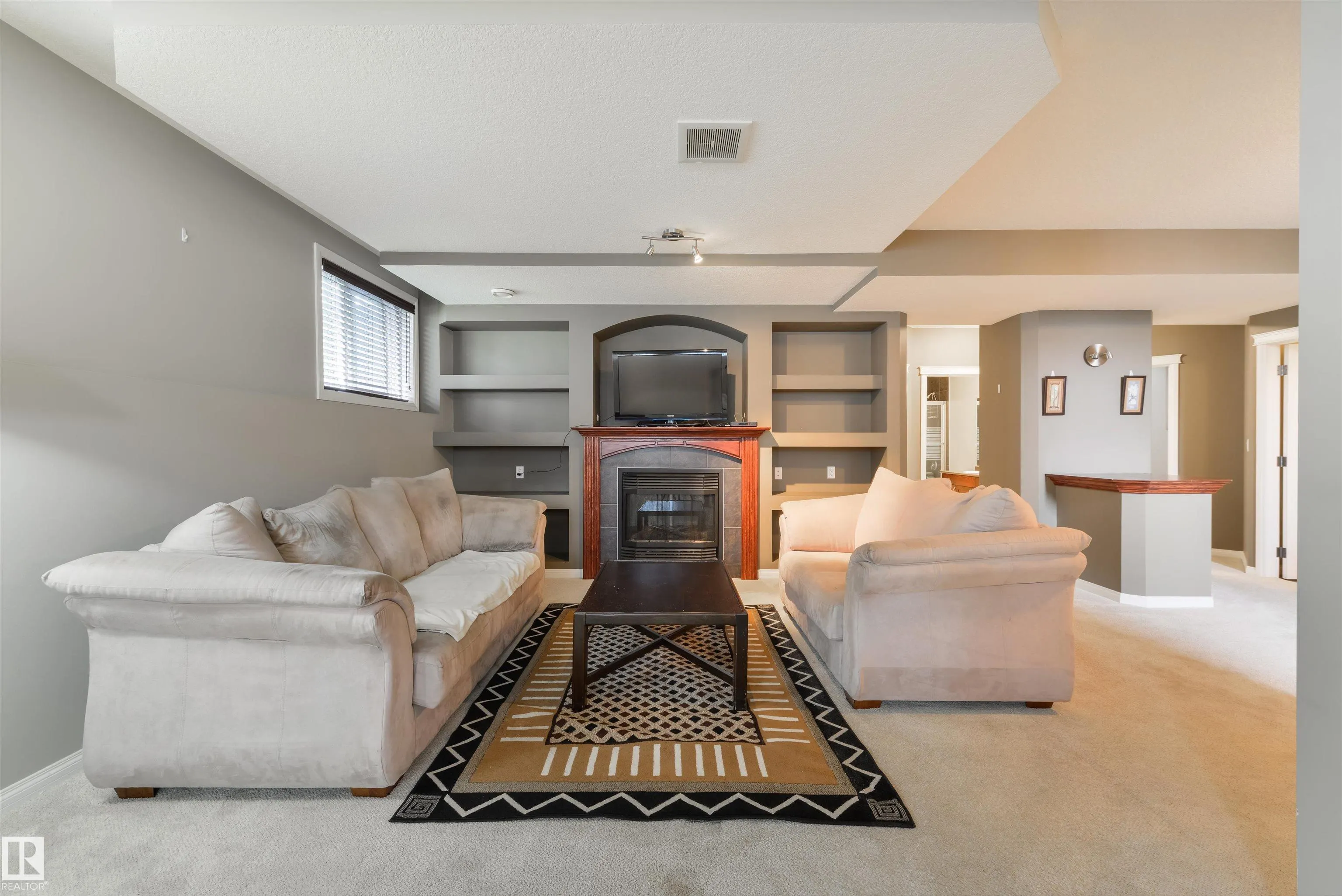 60 HUNTINGTON Crescent