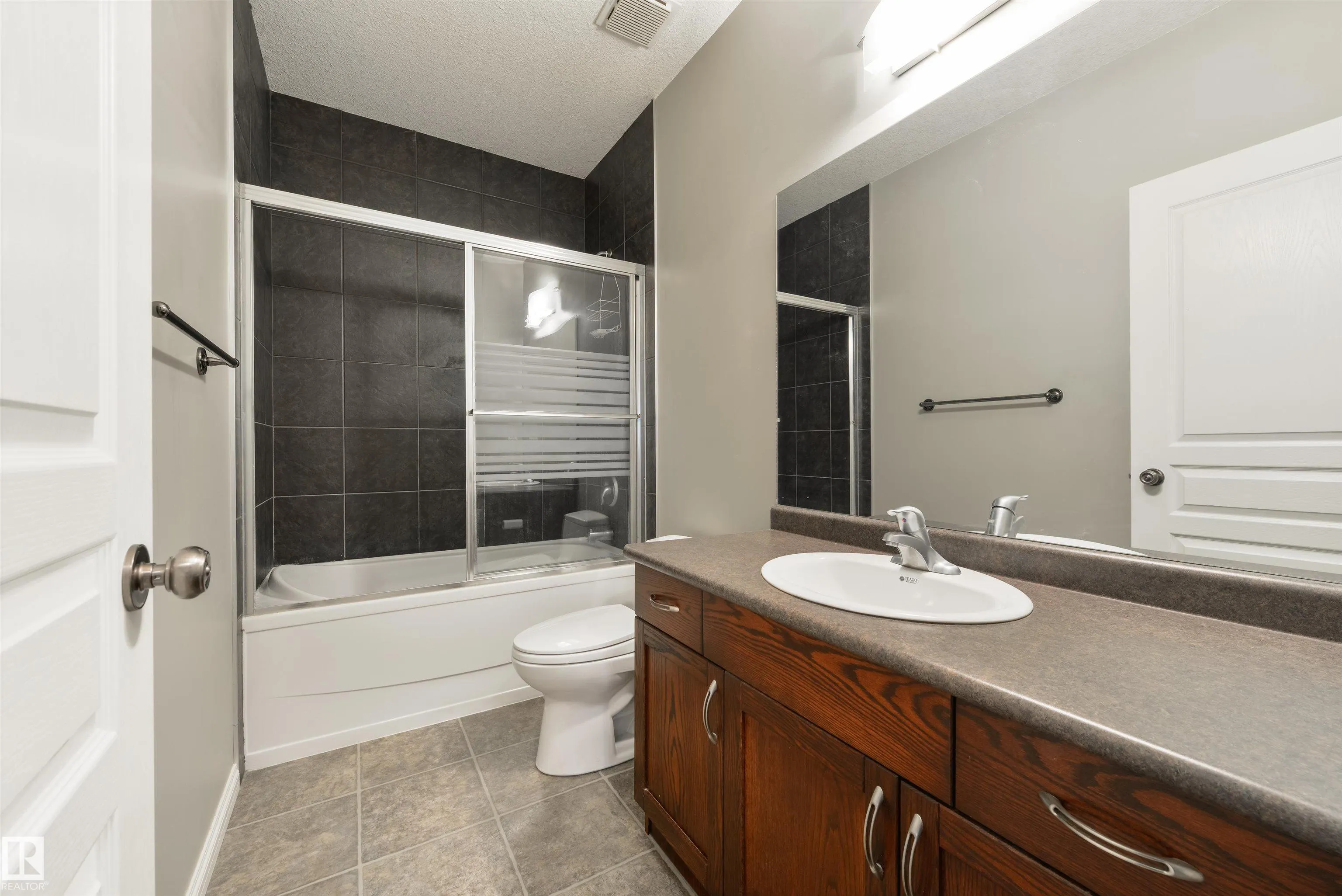 60 HUNTINGTON Crescent