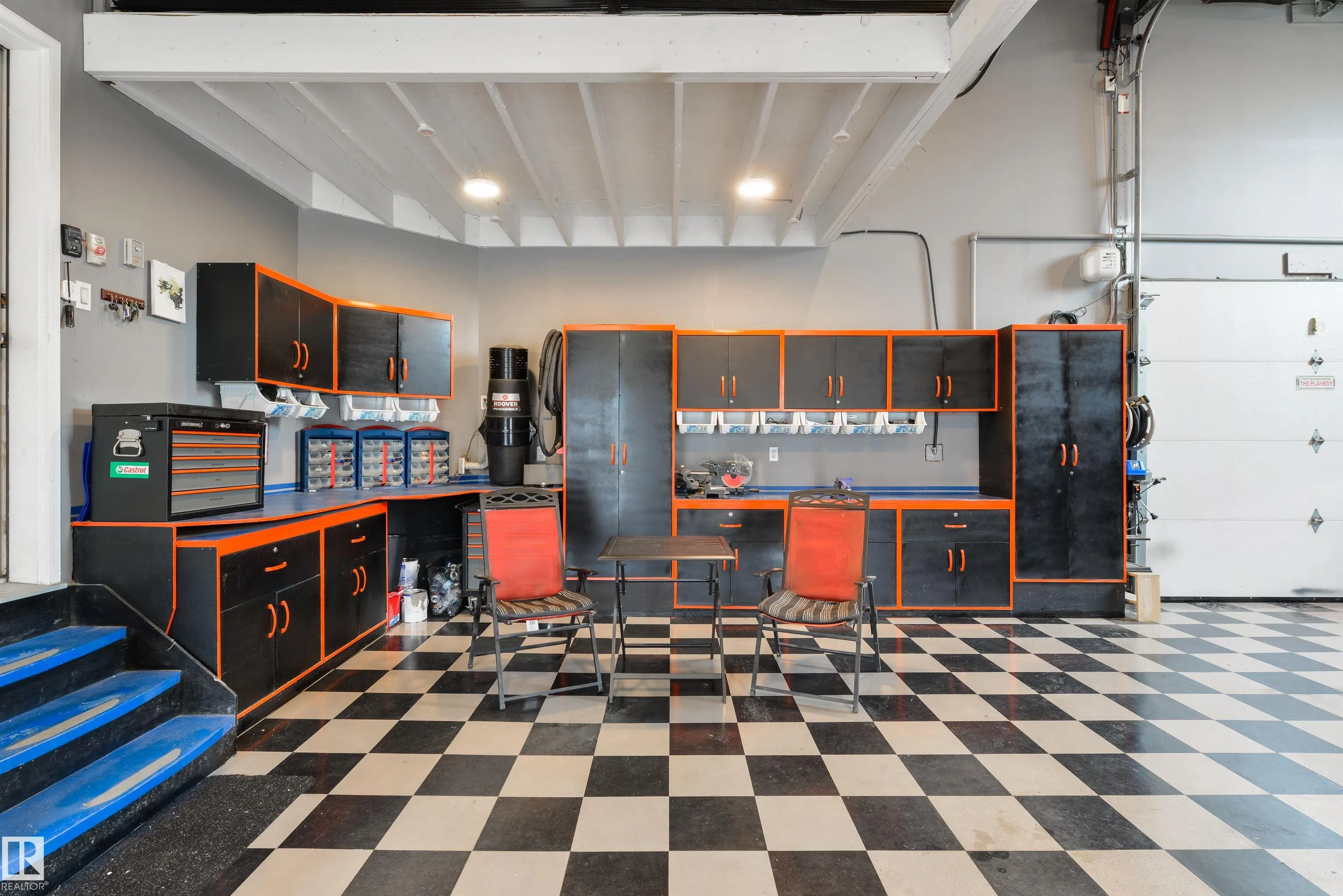 60 HUNTINGTON Crescent