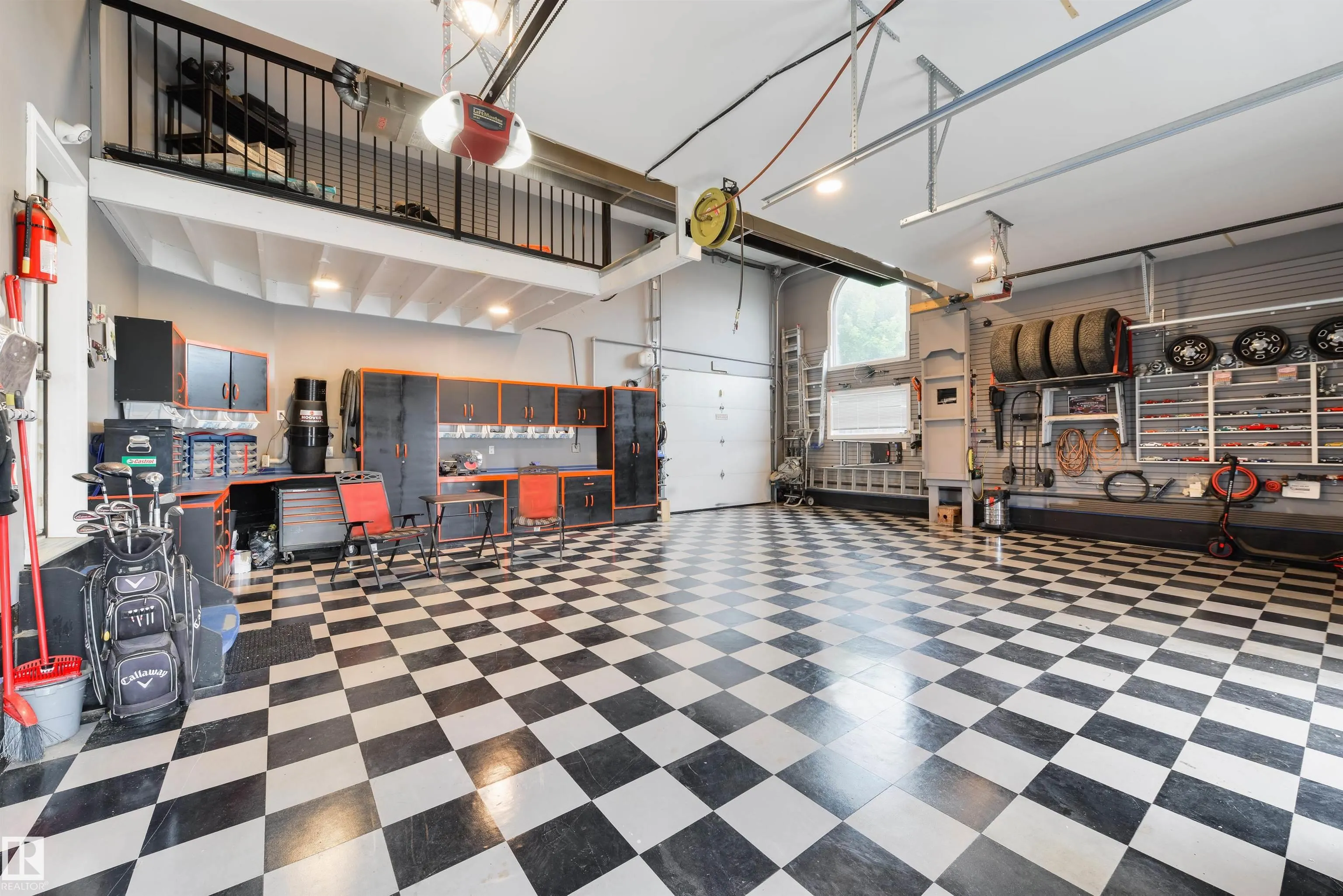 60 HUNTINGTON Crescent