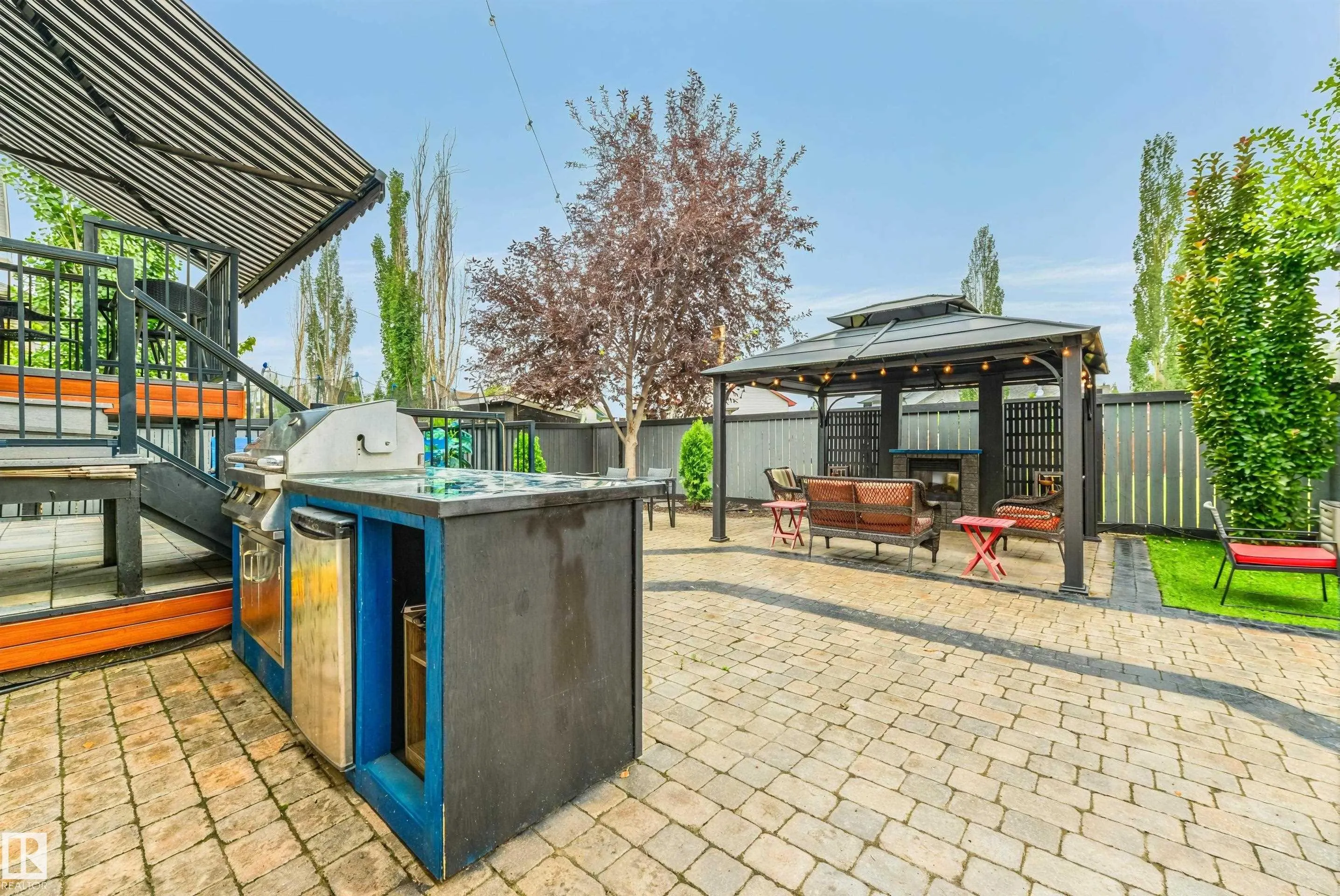 60 HUNTINGTON Crescent