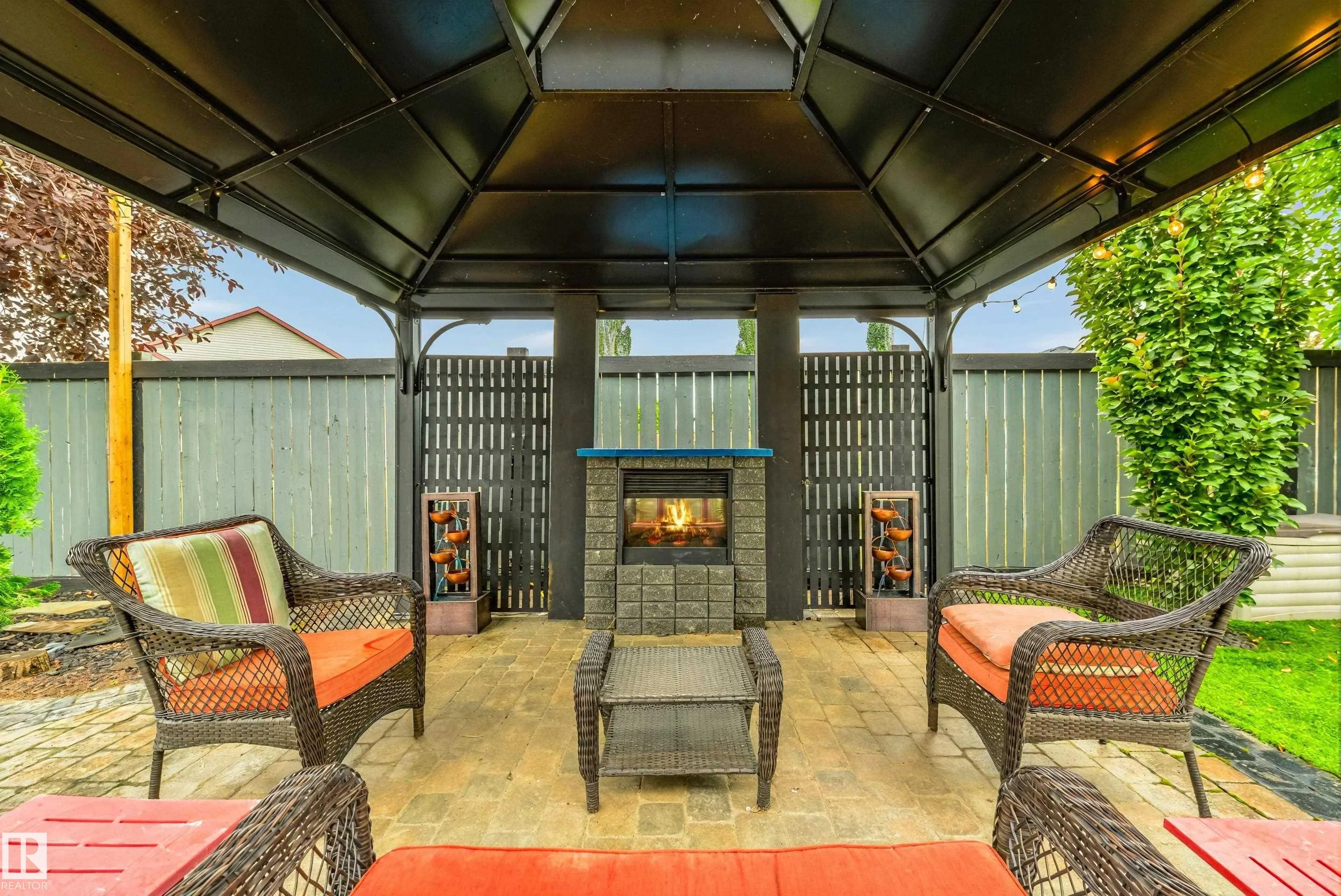 60 HUNTINGTON Crescent