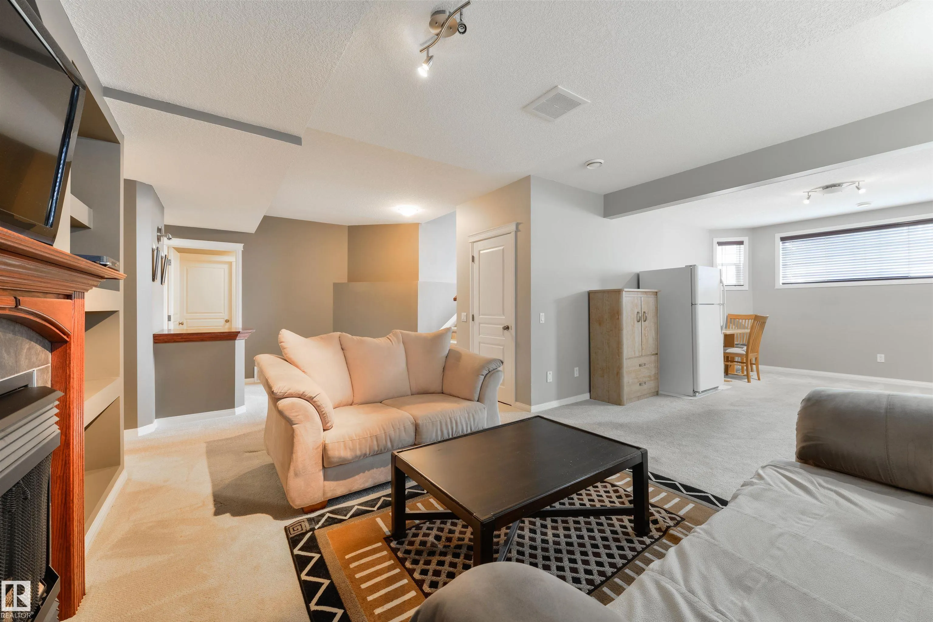 60 HUNTINGTON Crescent