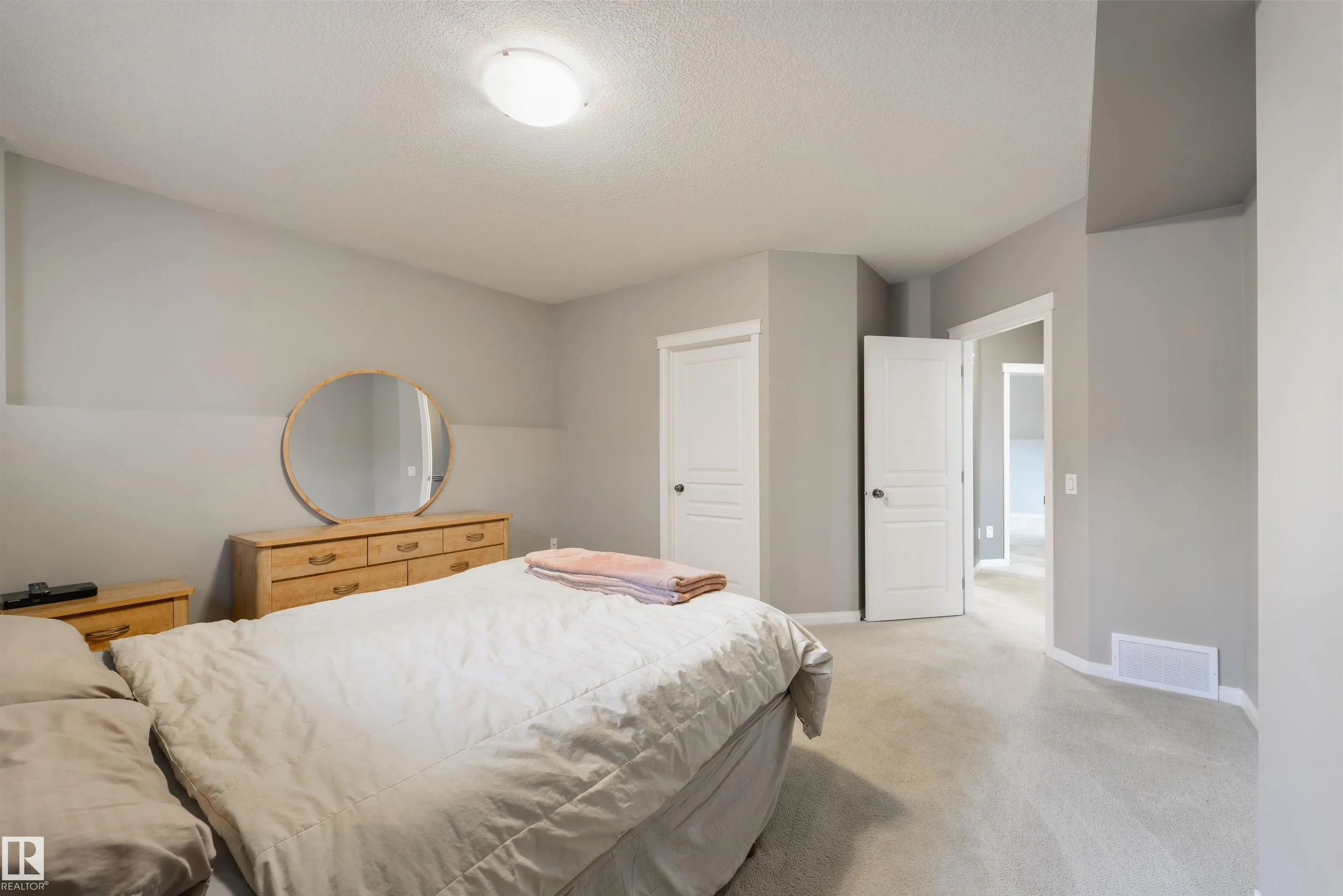 60 HUNTINGTON Crescent