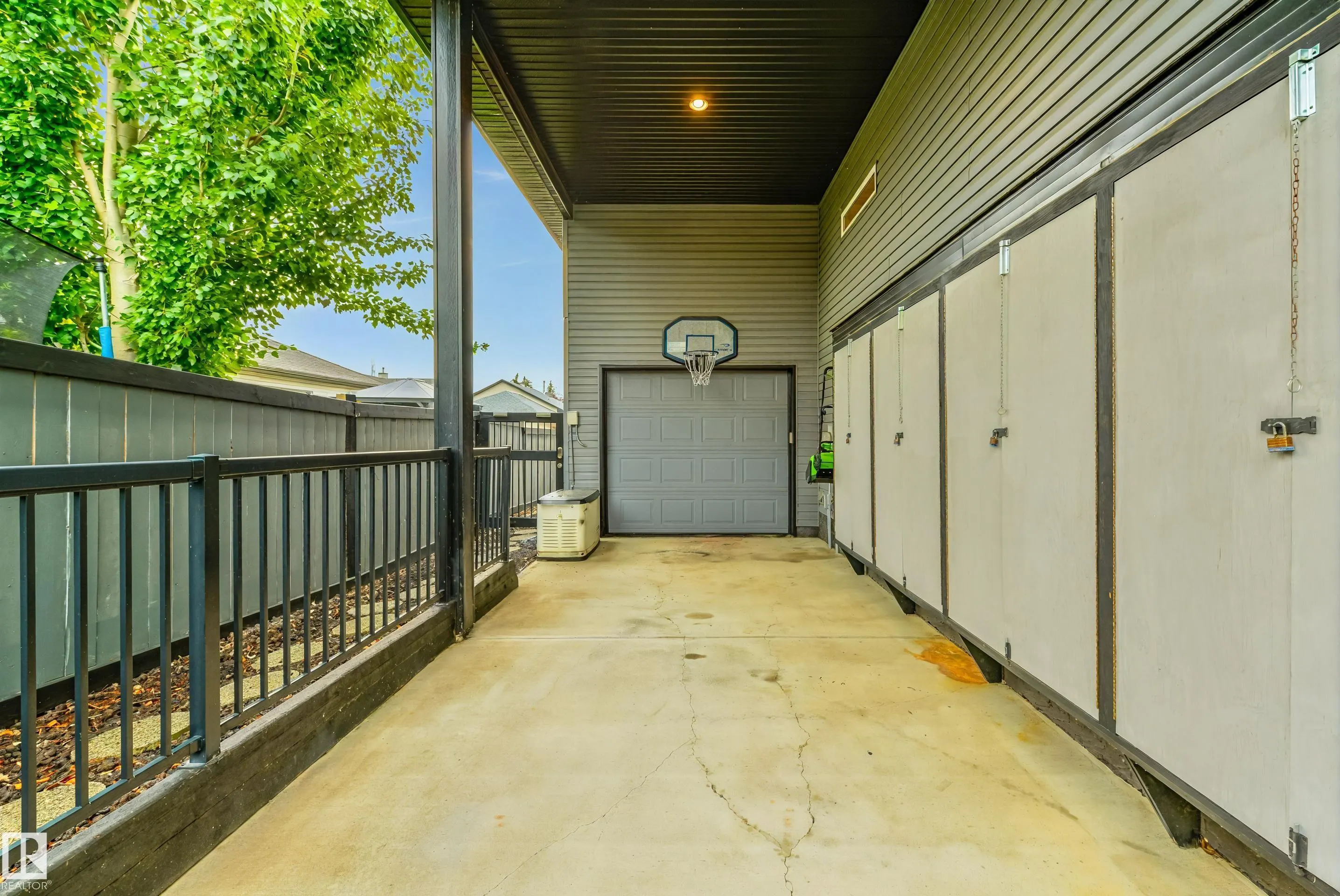 60 HUNTINGTON Crescent