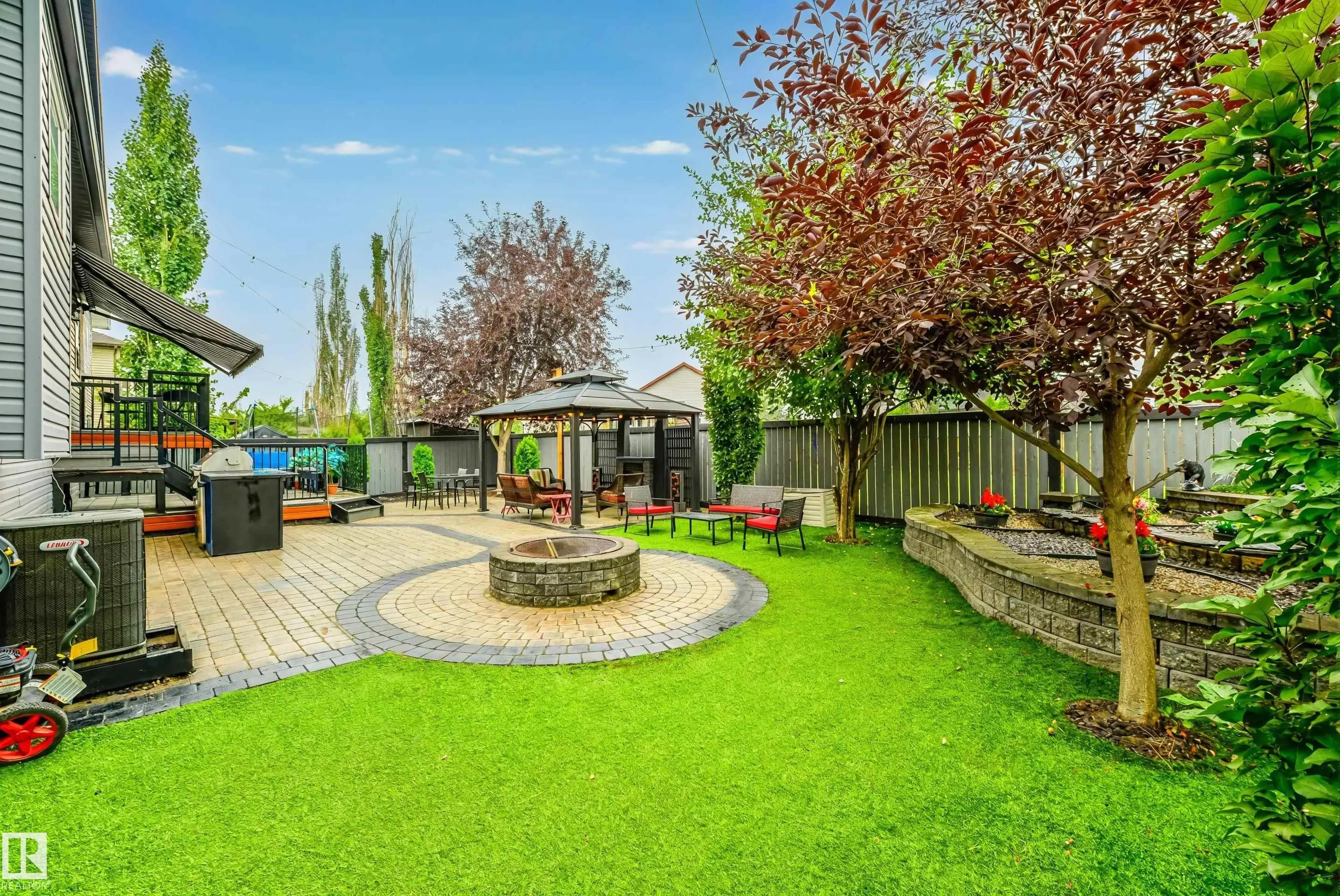 60 HUNTINGTON Crescent