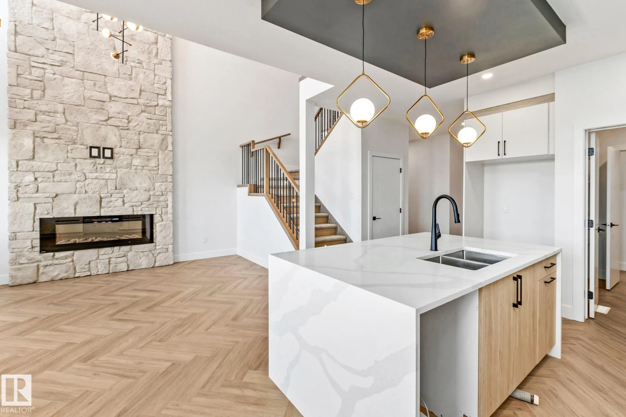 90 ELDRIDGE Point(e)