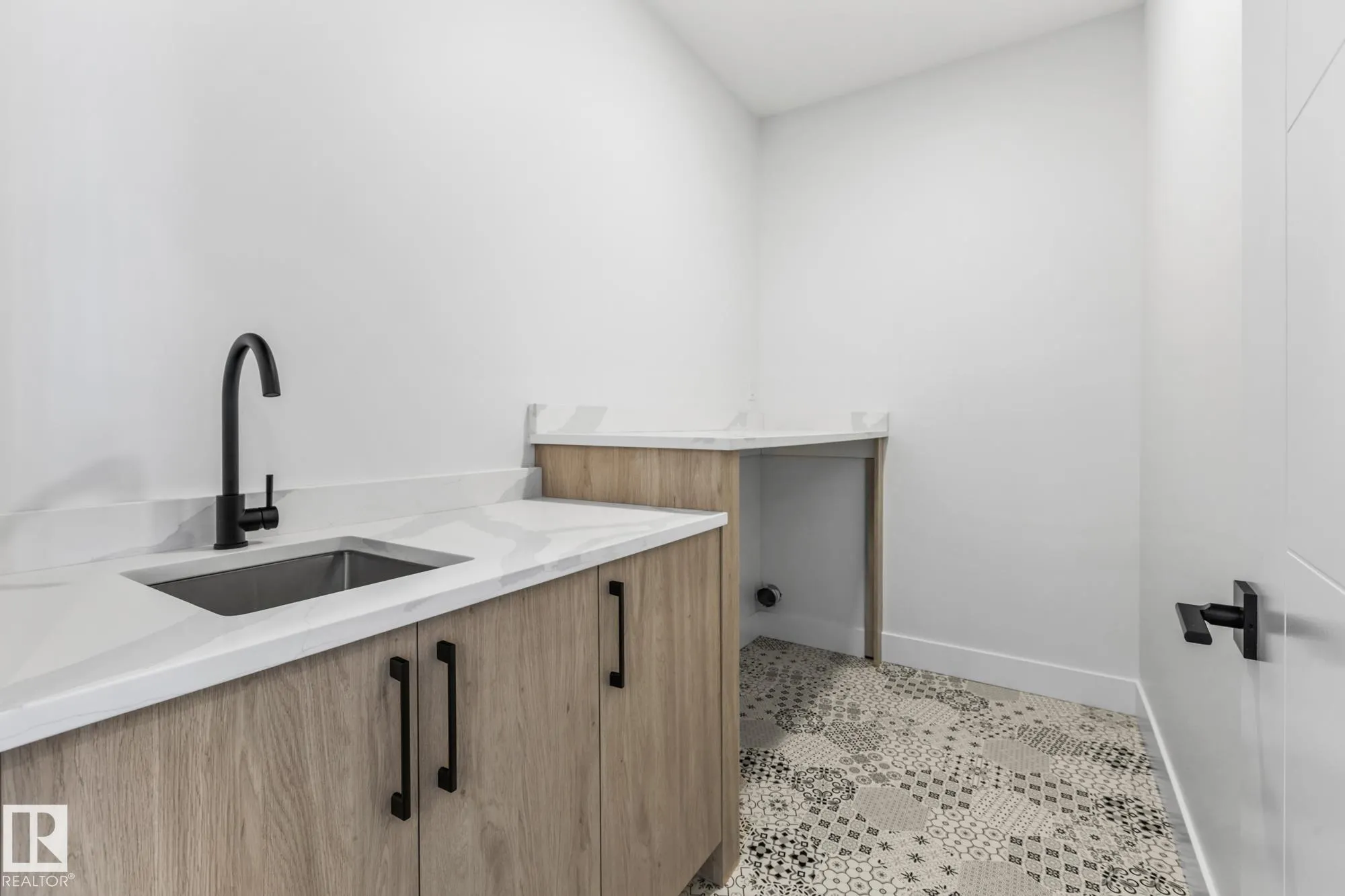 90 ELDRIDGE Point(e)