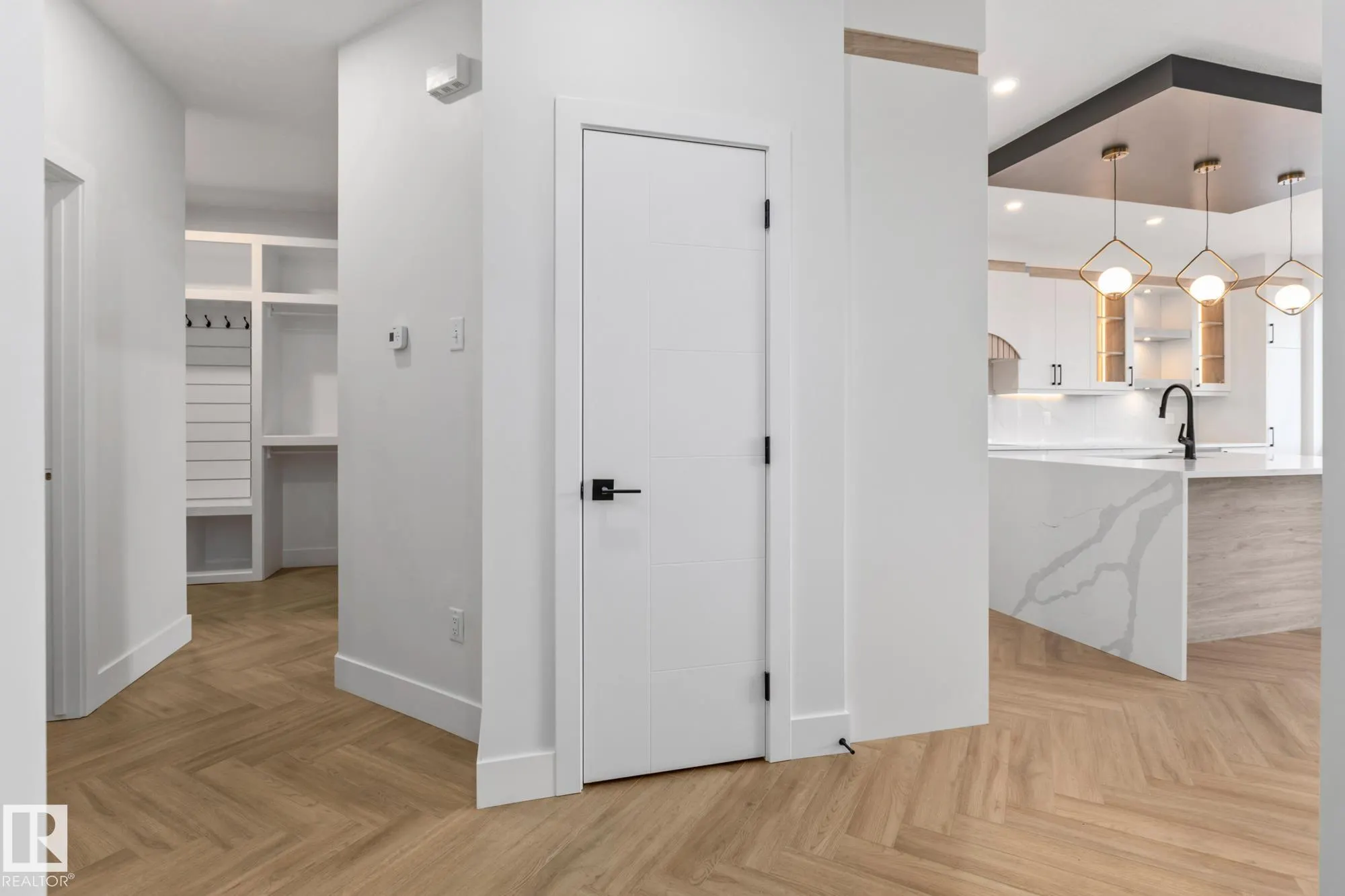 90 ELDRIDGE Point(e)