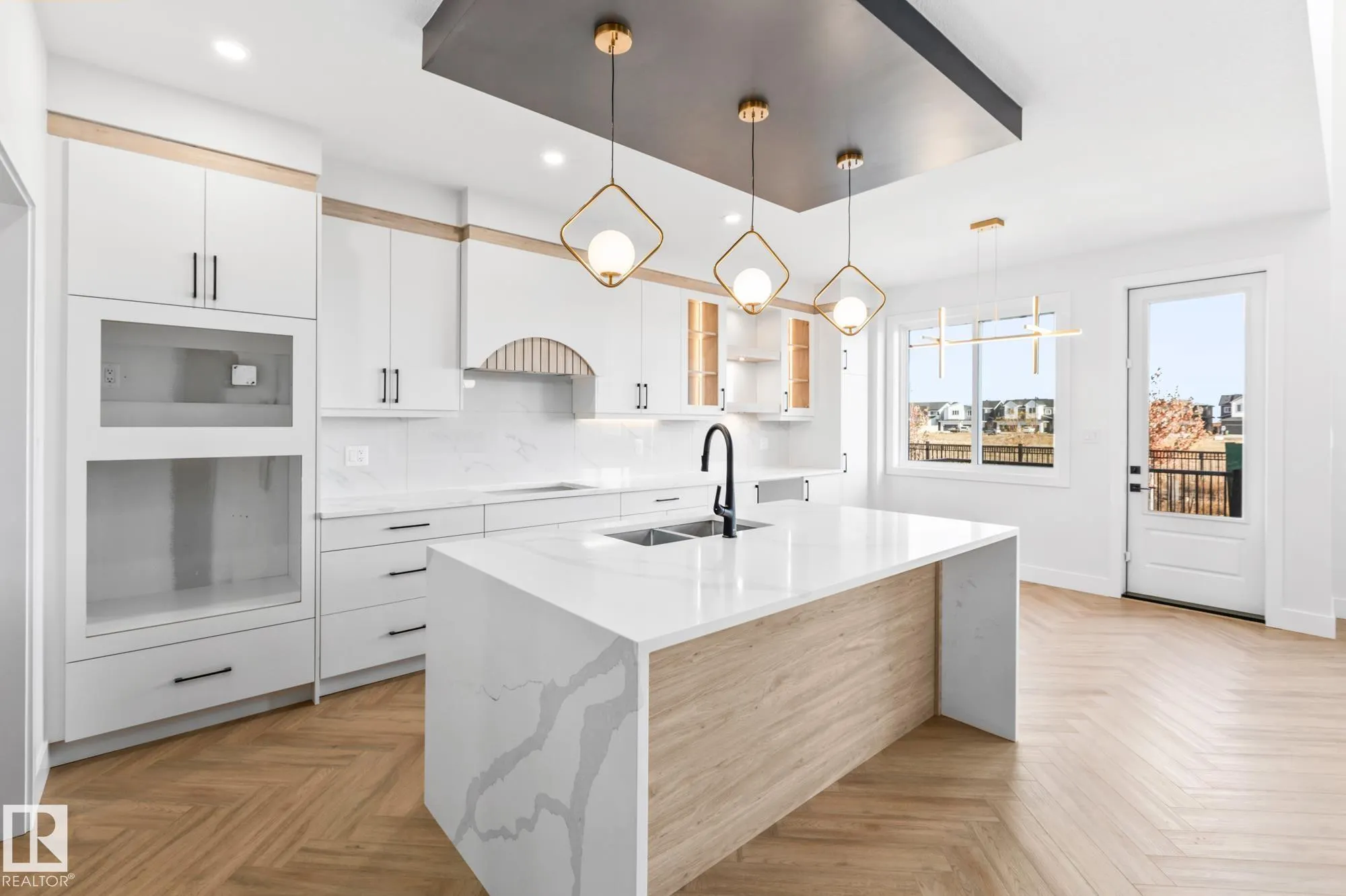 90 ELDRIDGE Point(e)