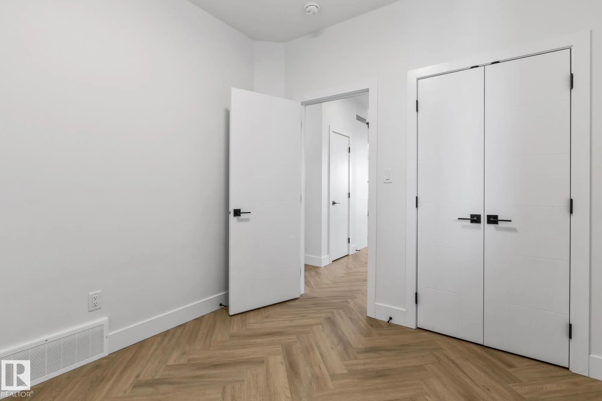 90 ELDRIDGE Point(e)