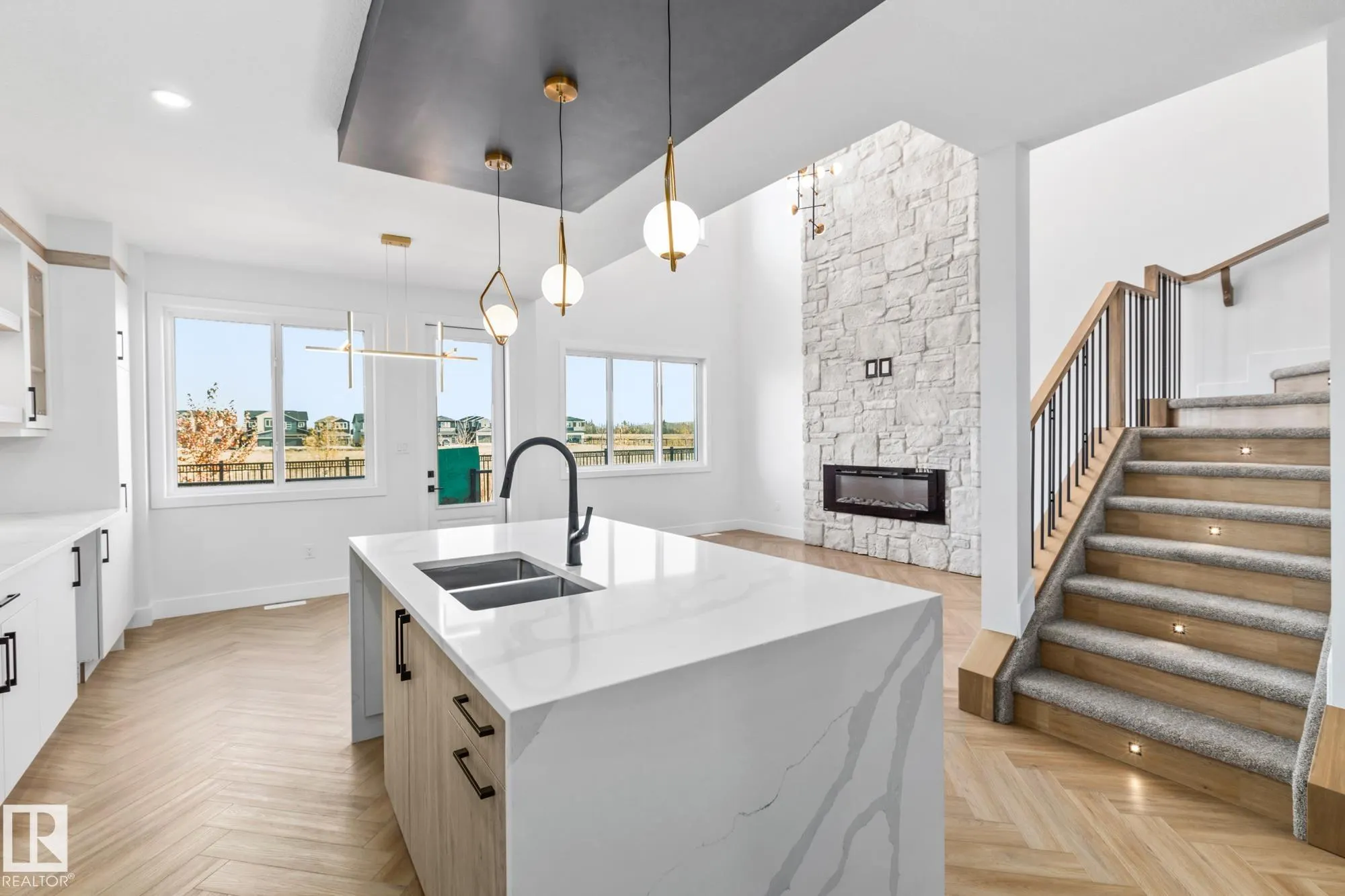 90 ELDRIDGE Point(e)