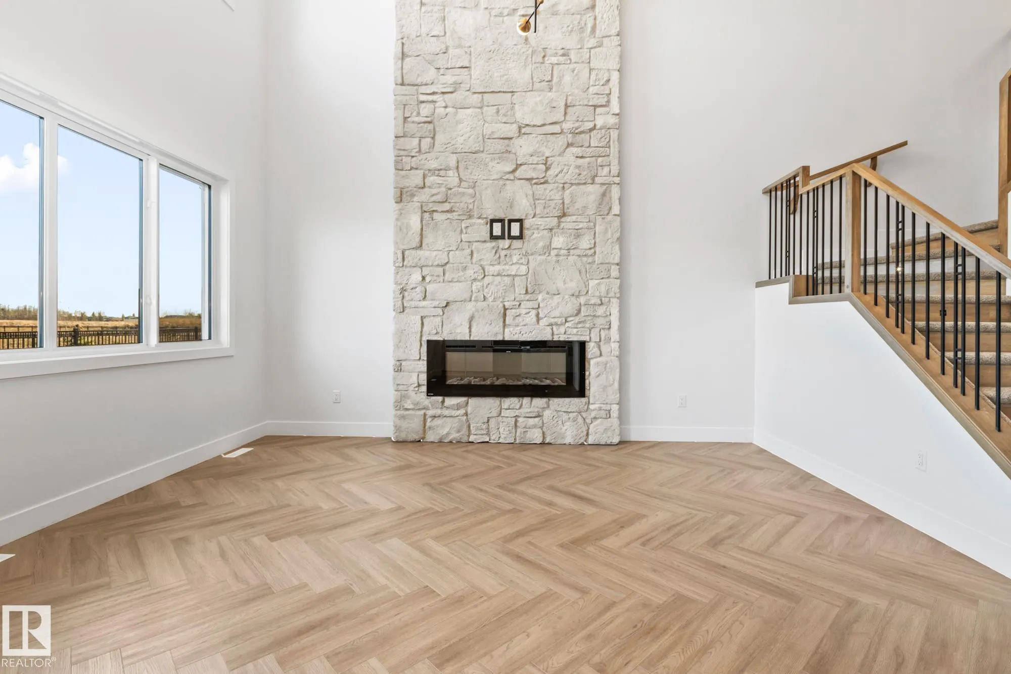 90 ELDRIDGE Point(e)