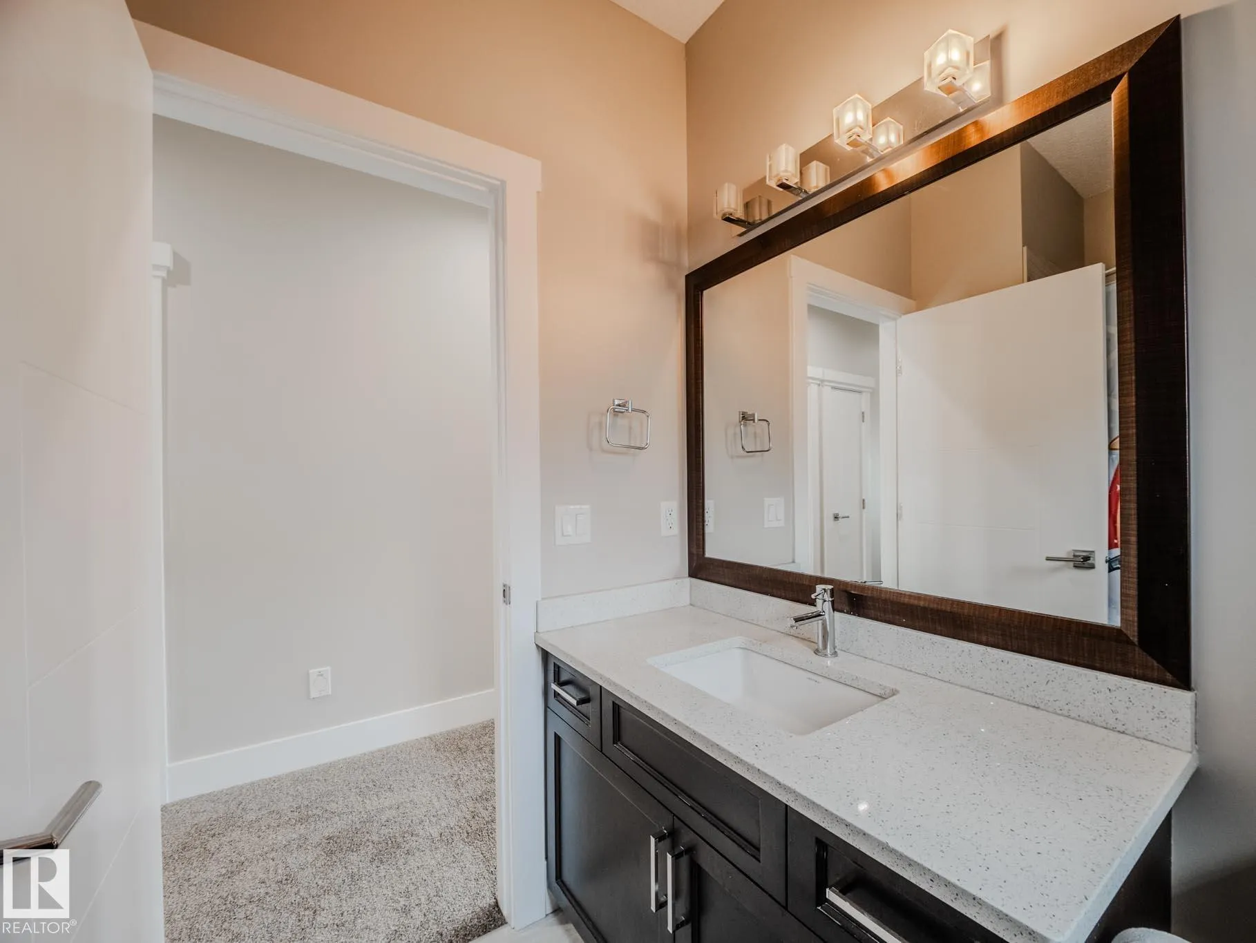 1049 COOPERS HAWK LINK Link