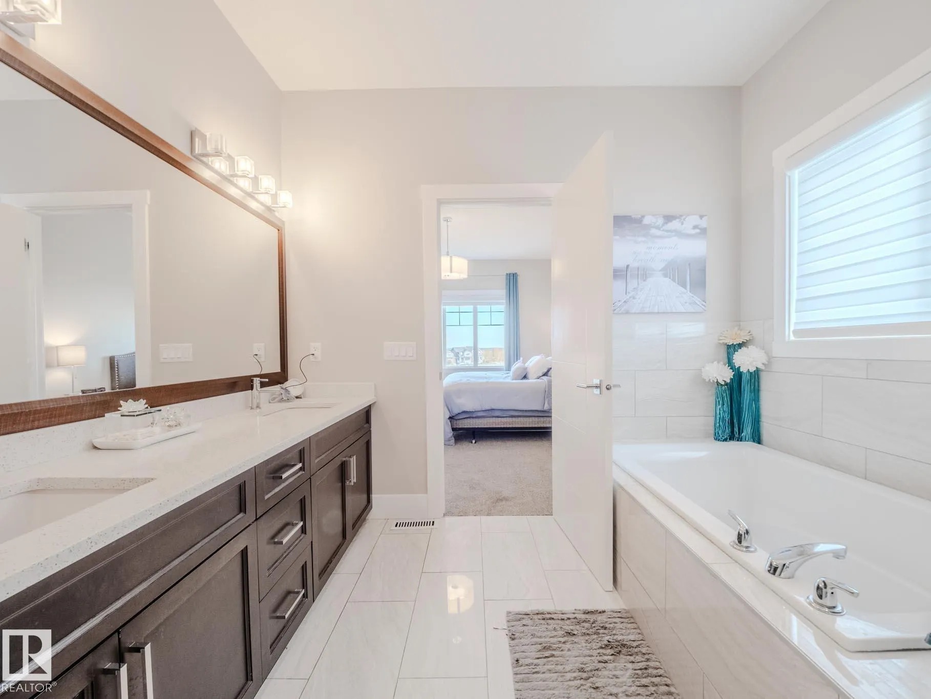 1049 COOPERS HAWK LINK Link