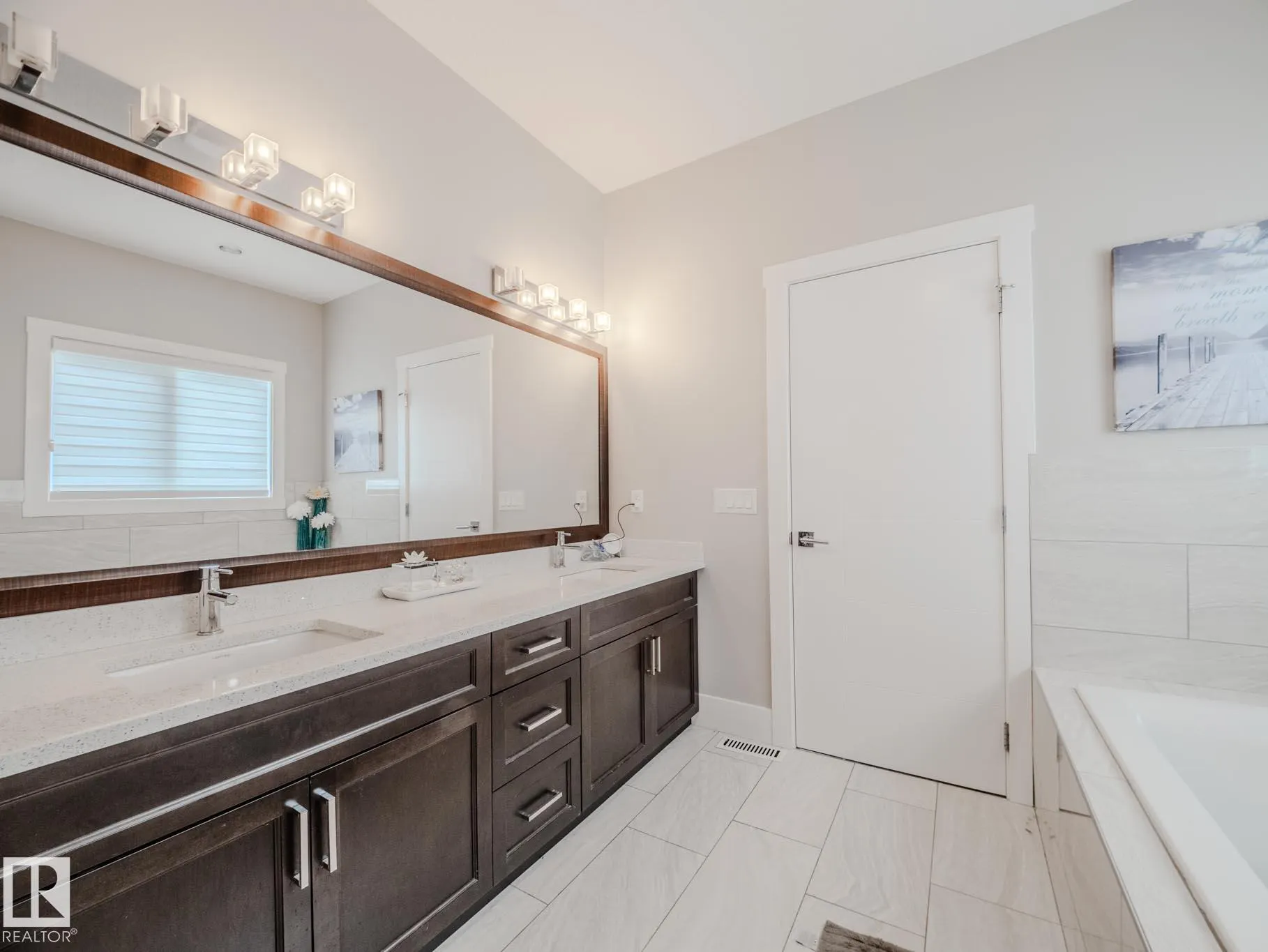 1049 COOPERS HAWK LINK Link