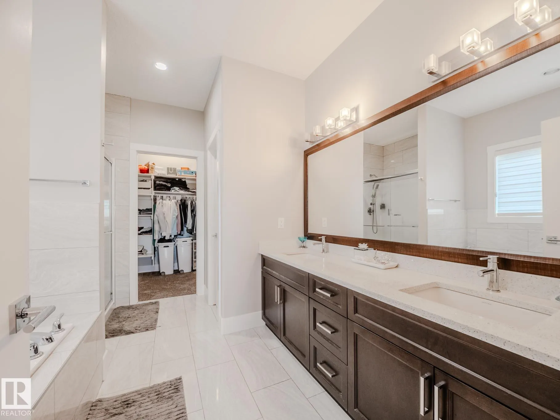 1049 COOPERS HAWK LINK Link