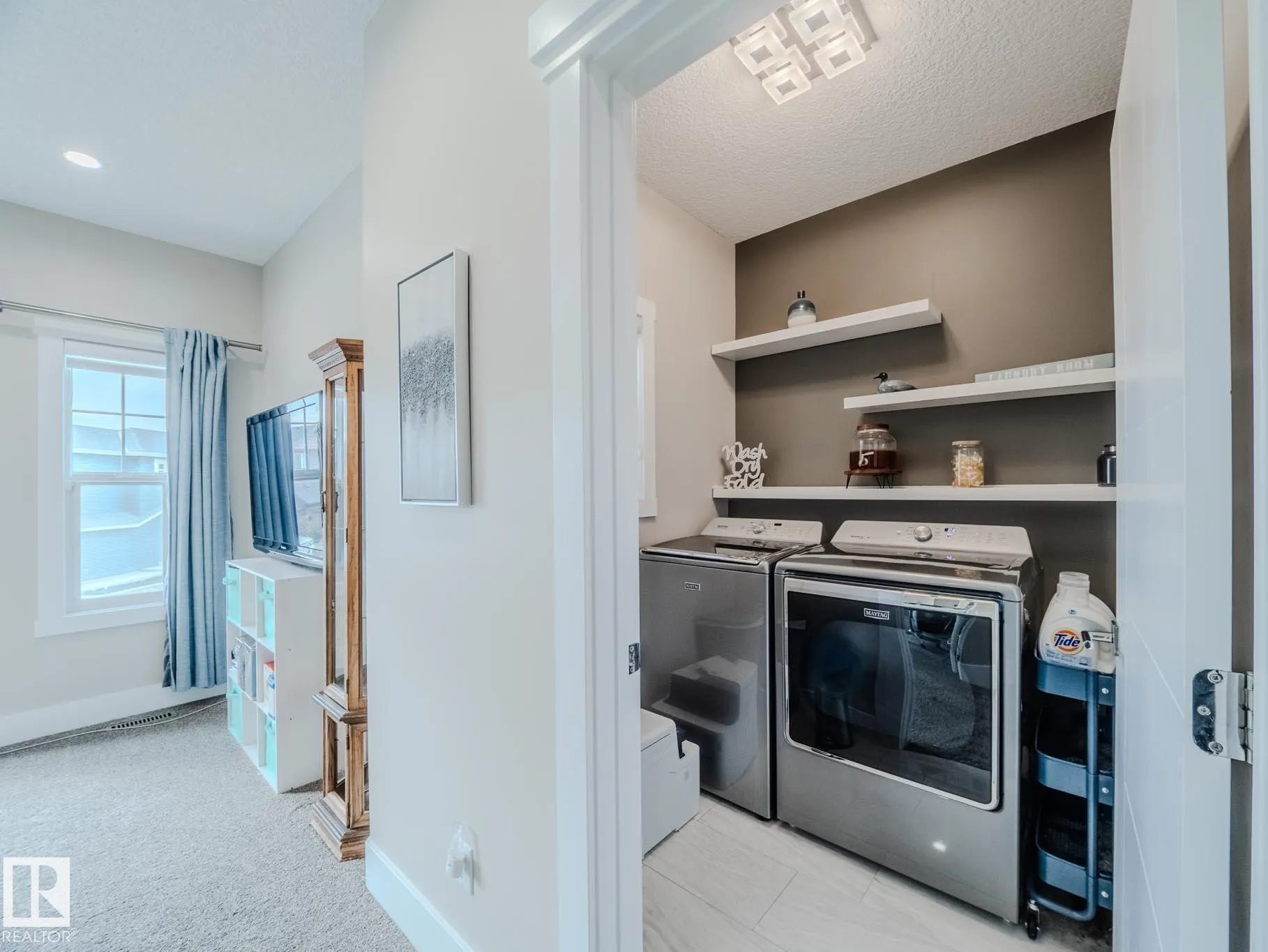 1049 COOPERS HAWK LINK Link