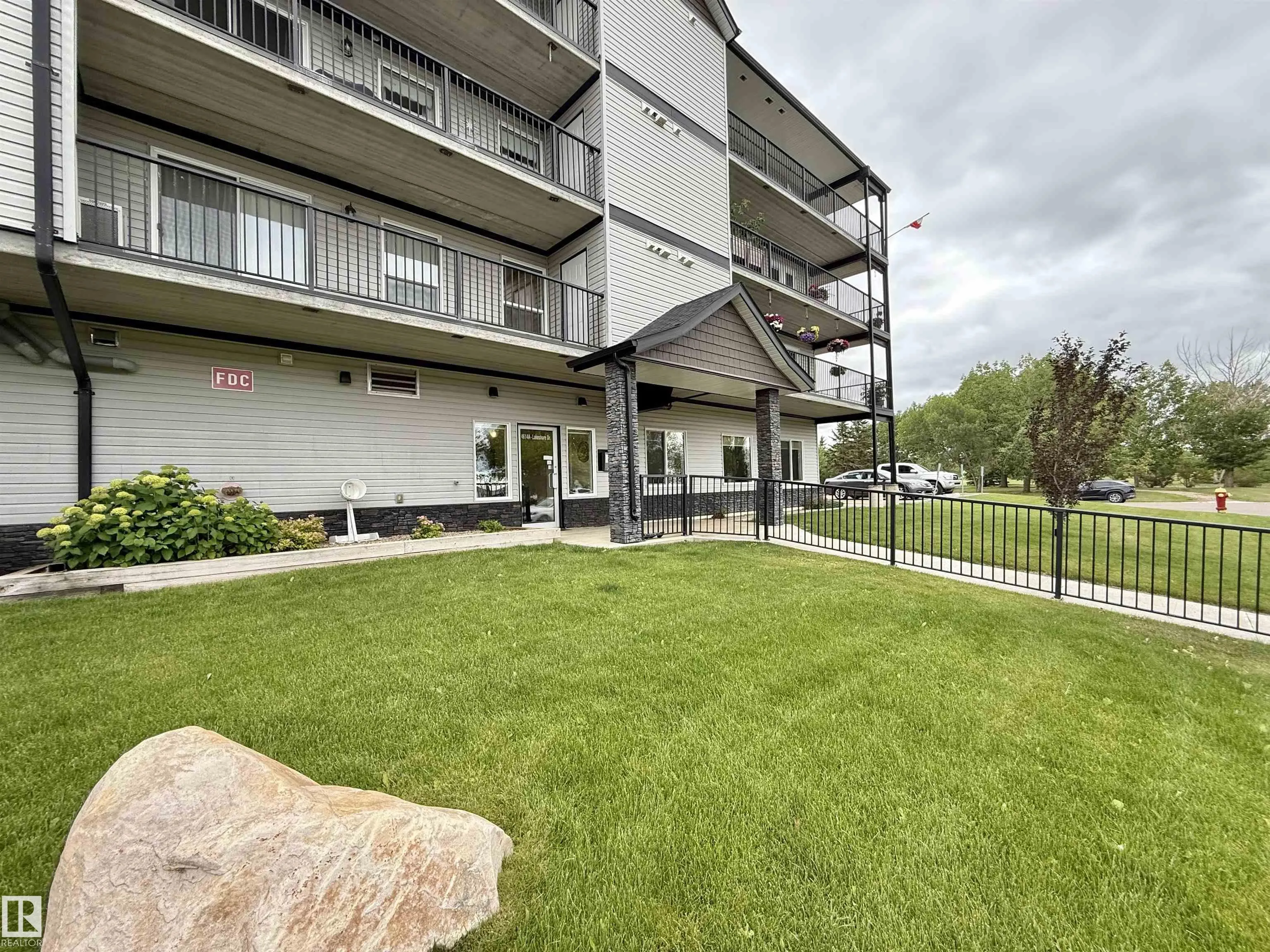 4614A Lakeshore Drive