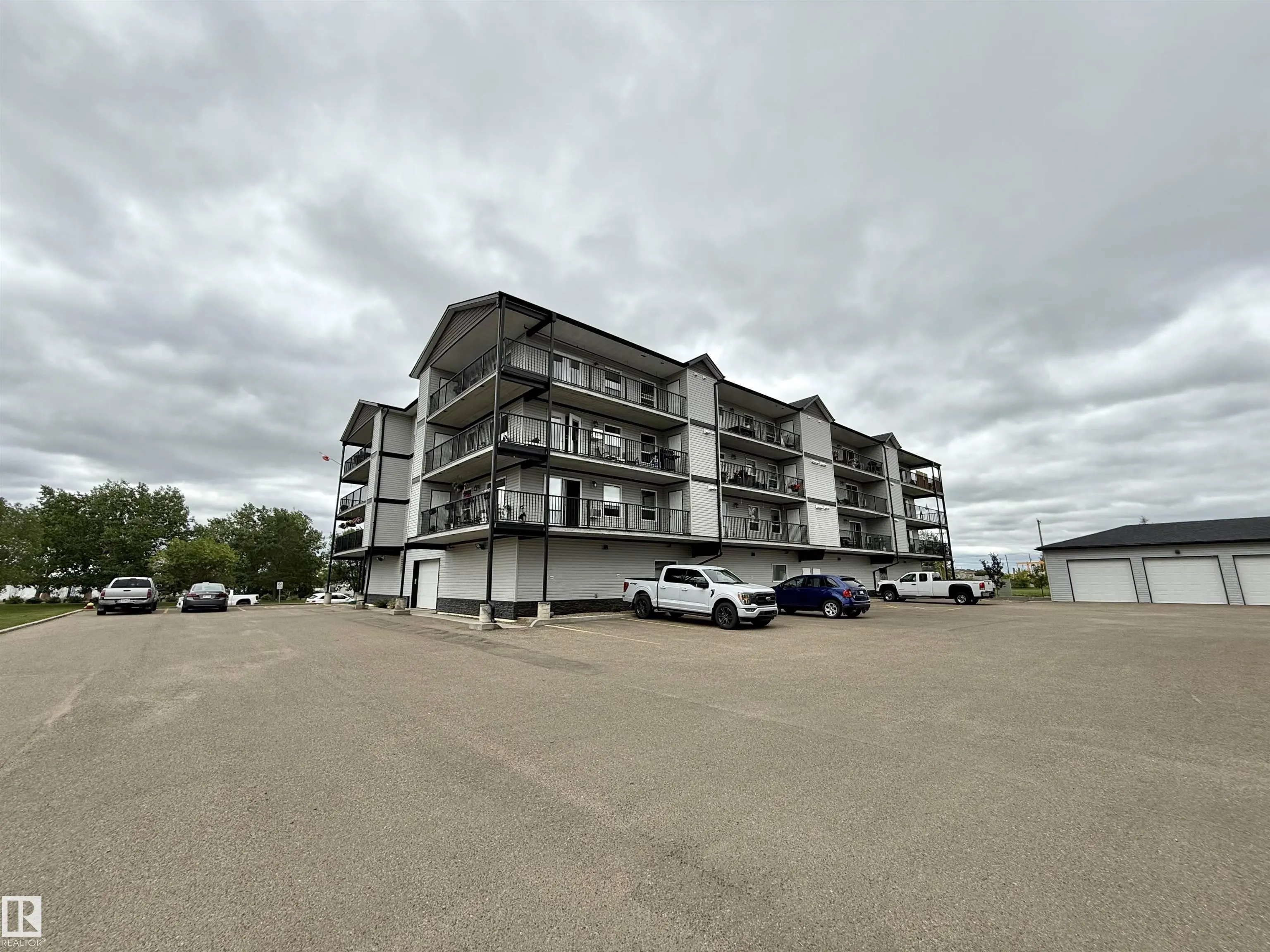 4614A Lakeshore Drive