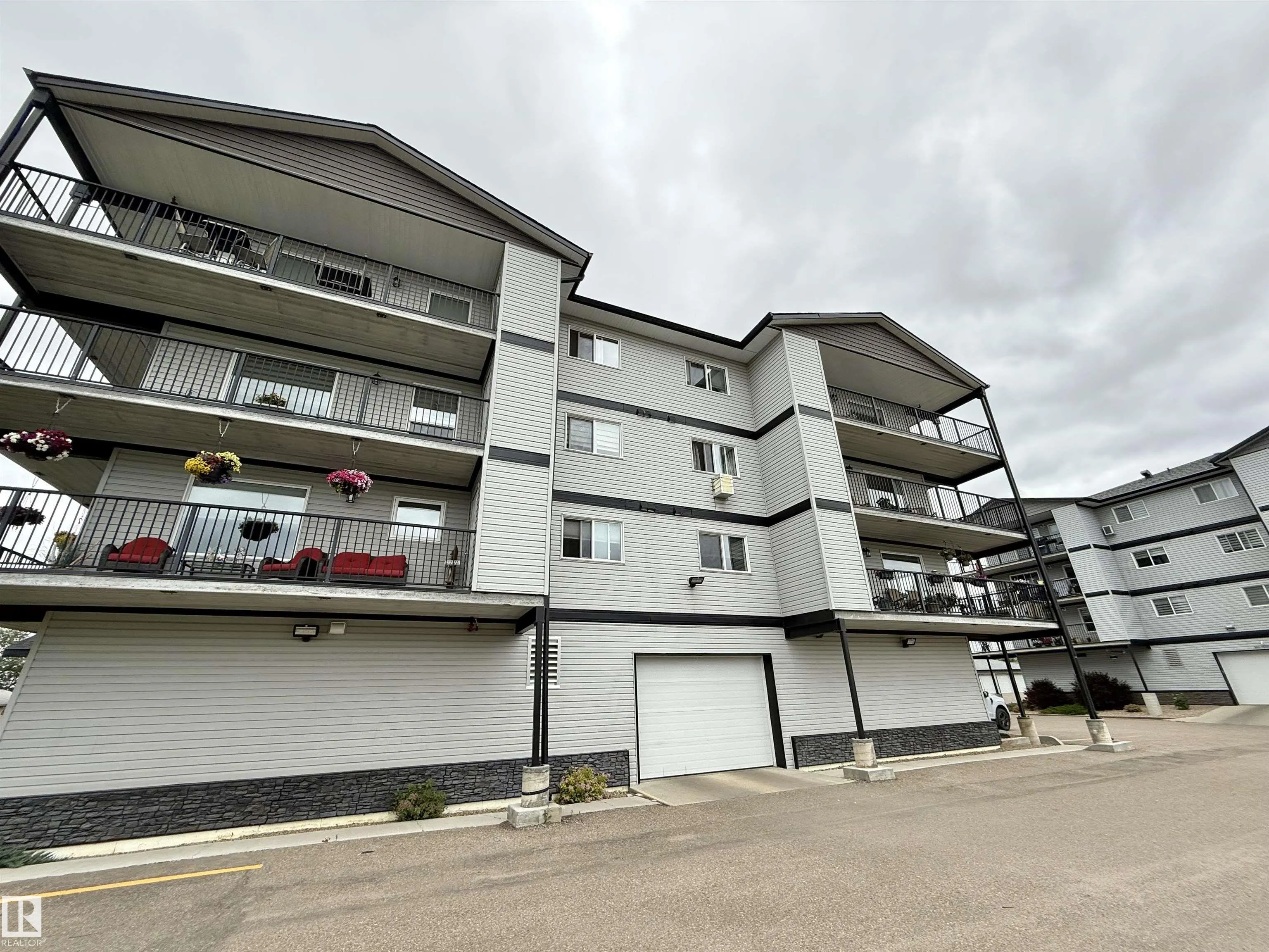 4614A Lakeshore Drive