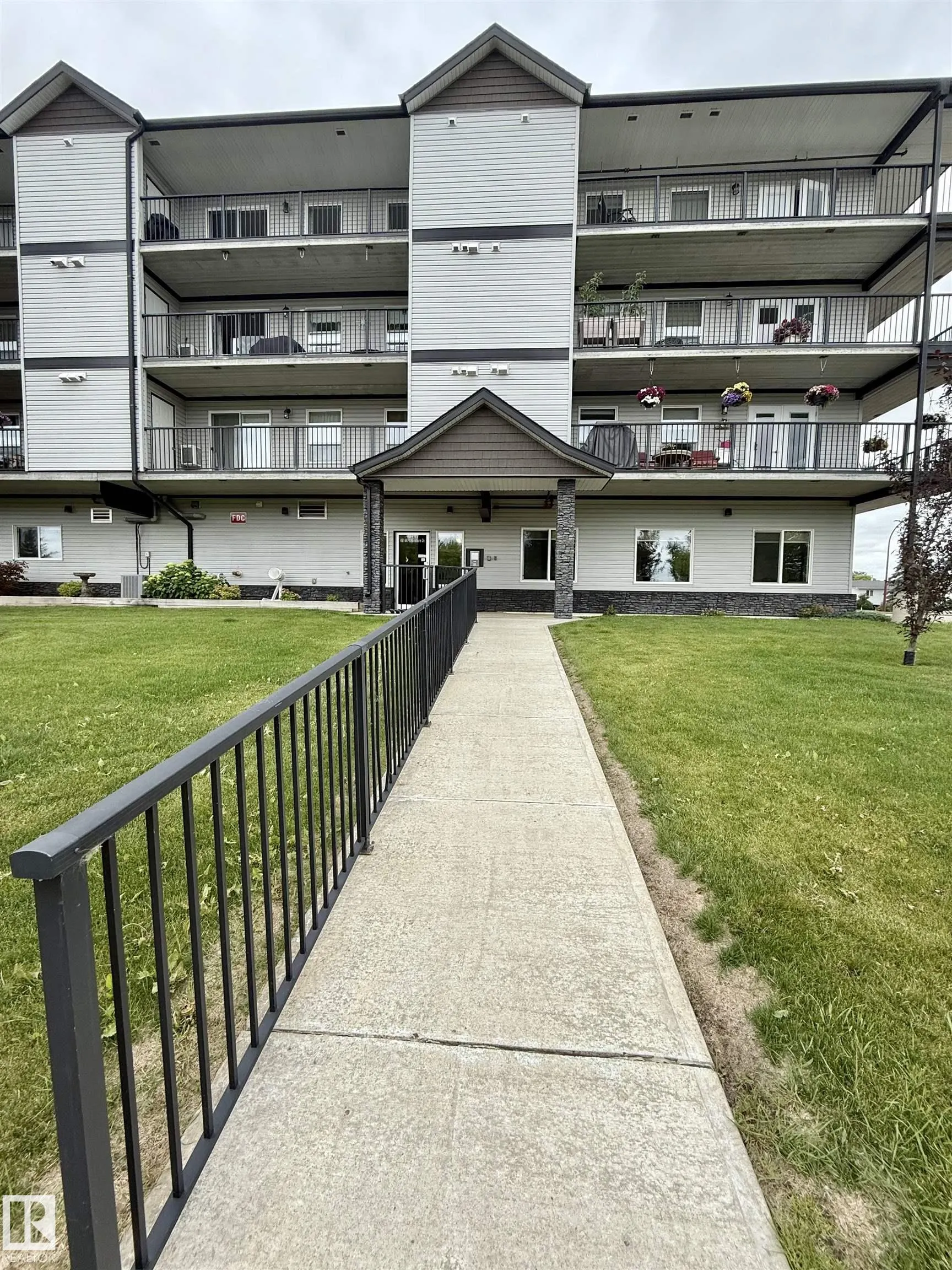 4614A Lakeshore Drive