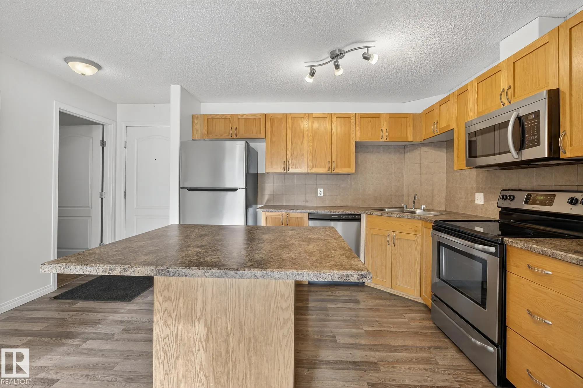 330 CLAREVIEW STATION Drive